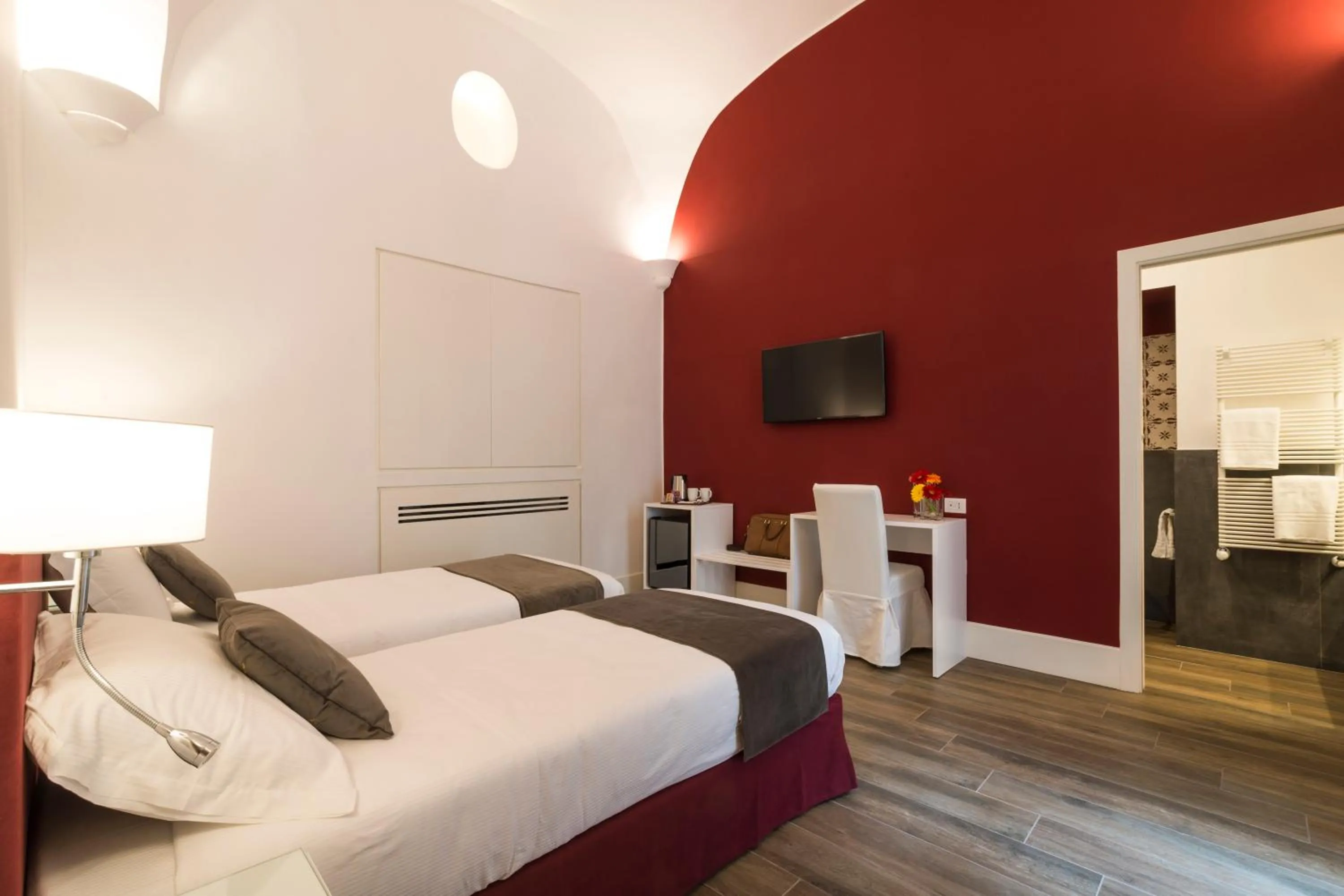 Photo of the whole room, Bed in Foro Carolino S&B