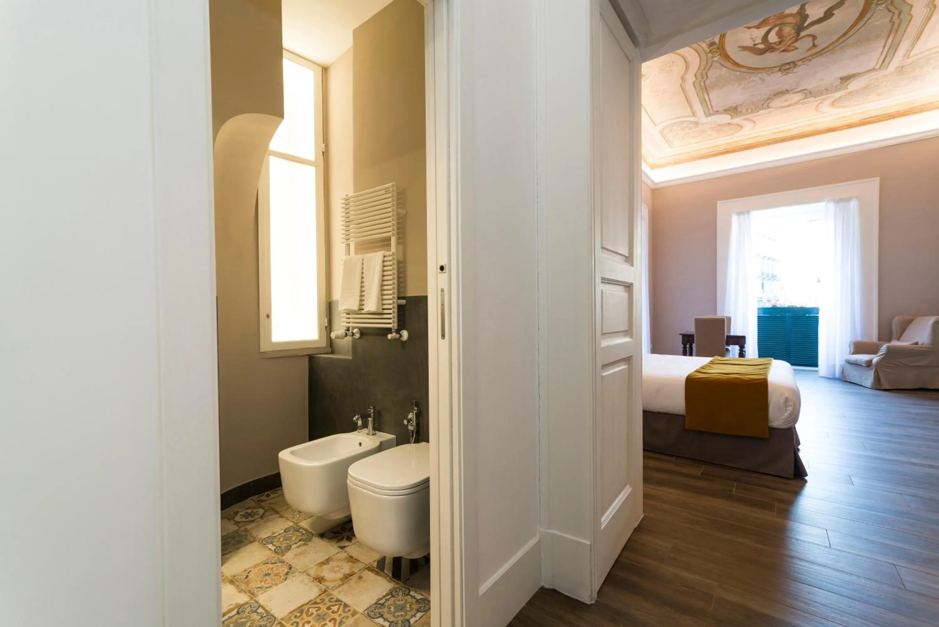Bathroom, Bed in Foro Carolino S&B