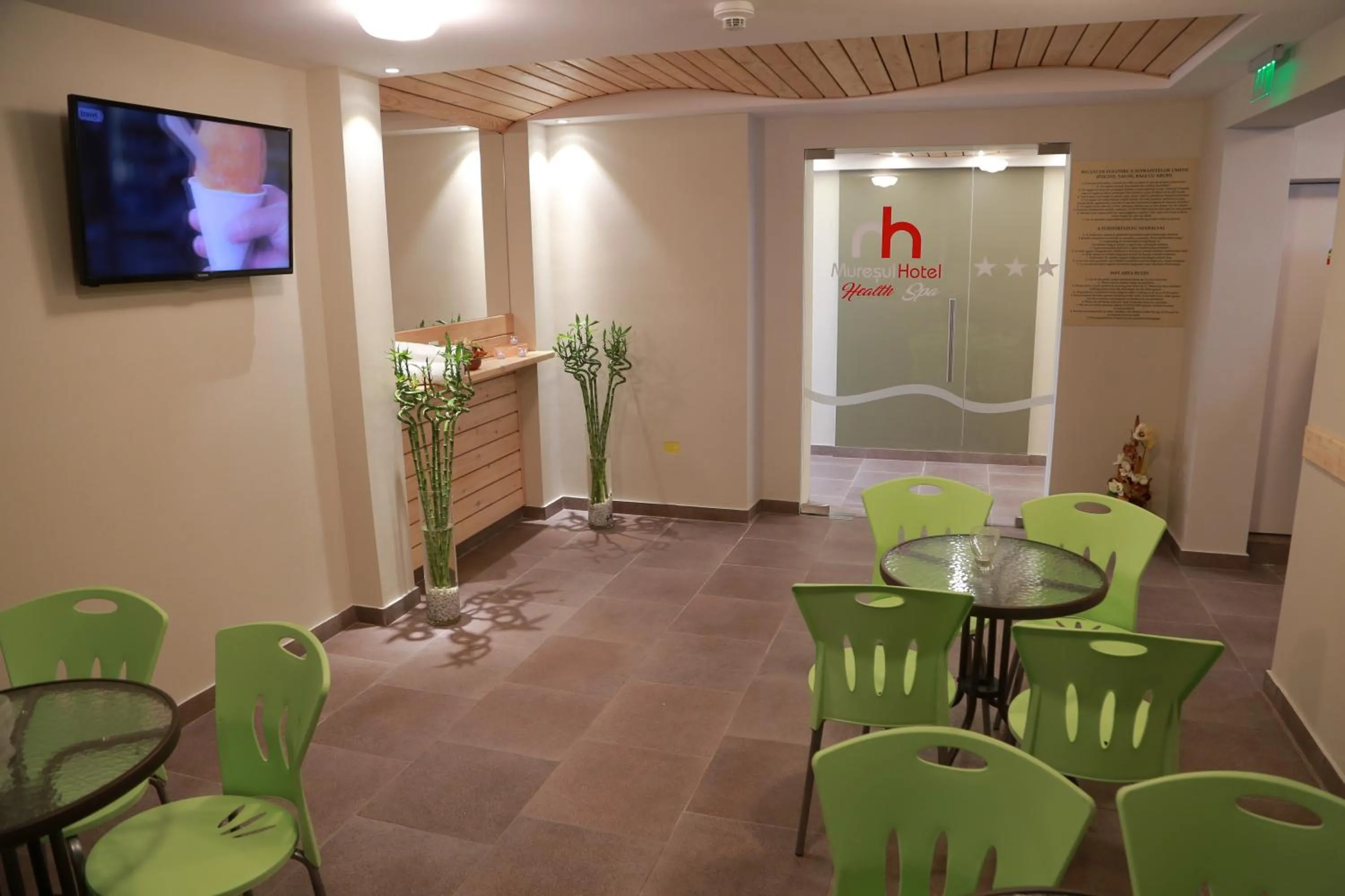 Swimming pool in Hotel Muresul Health Spa