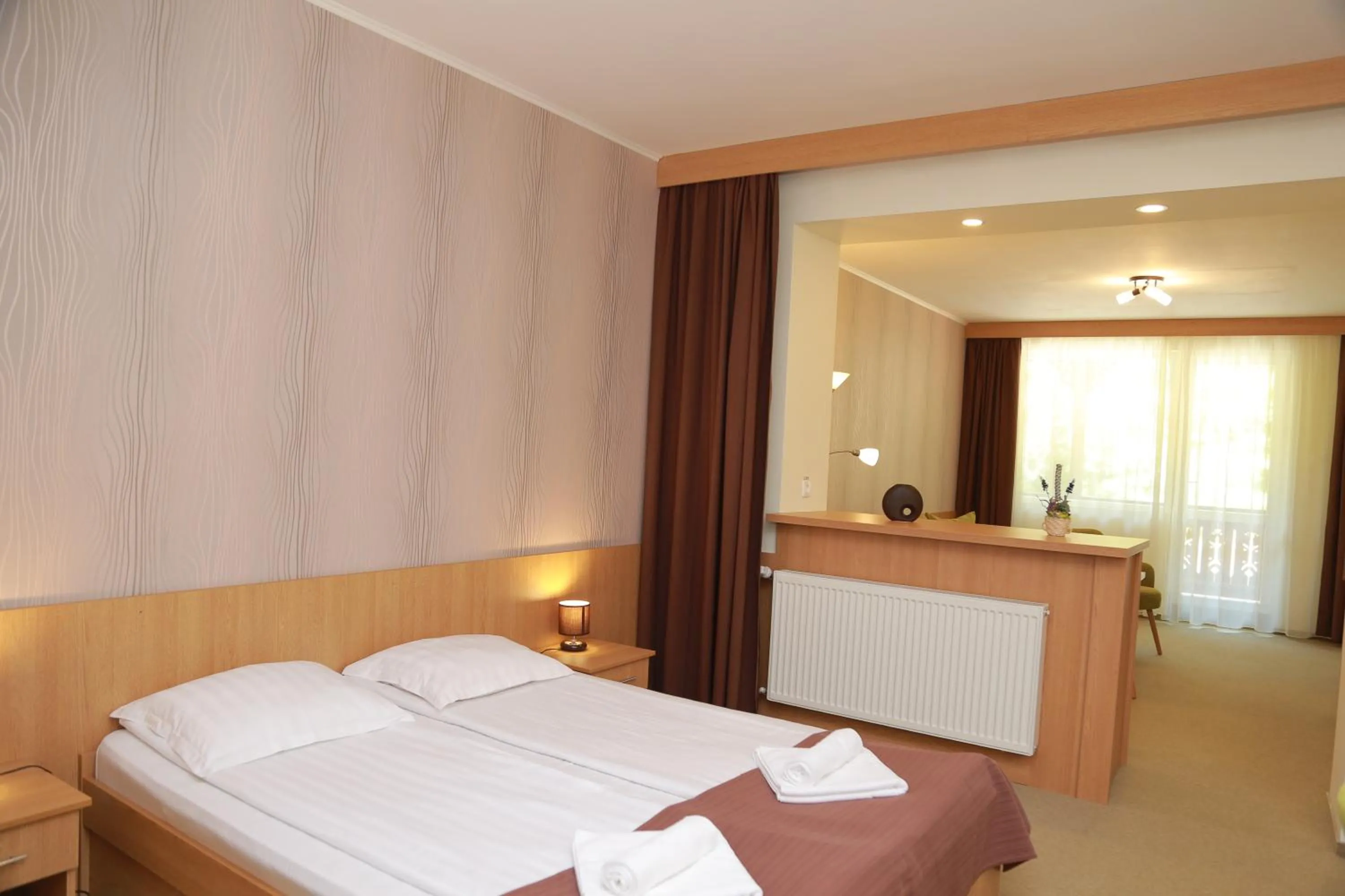 Bed in Hotel Muresul Health Spa