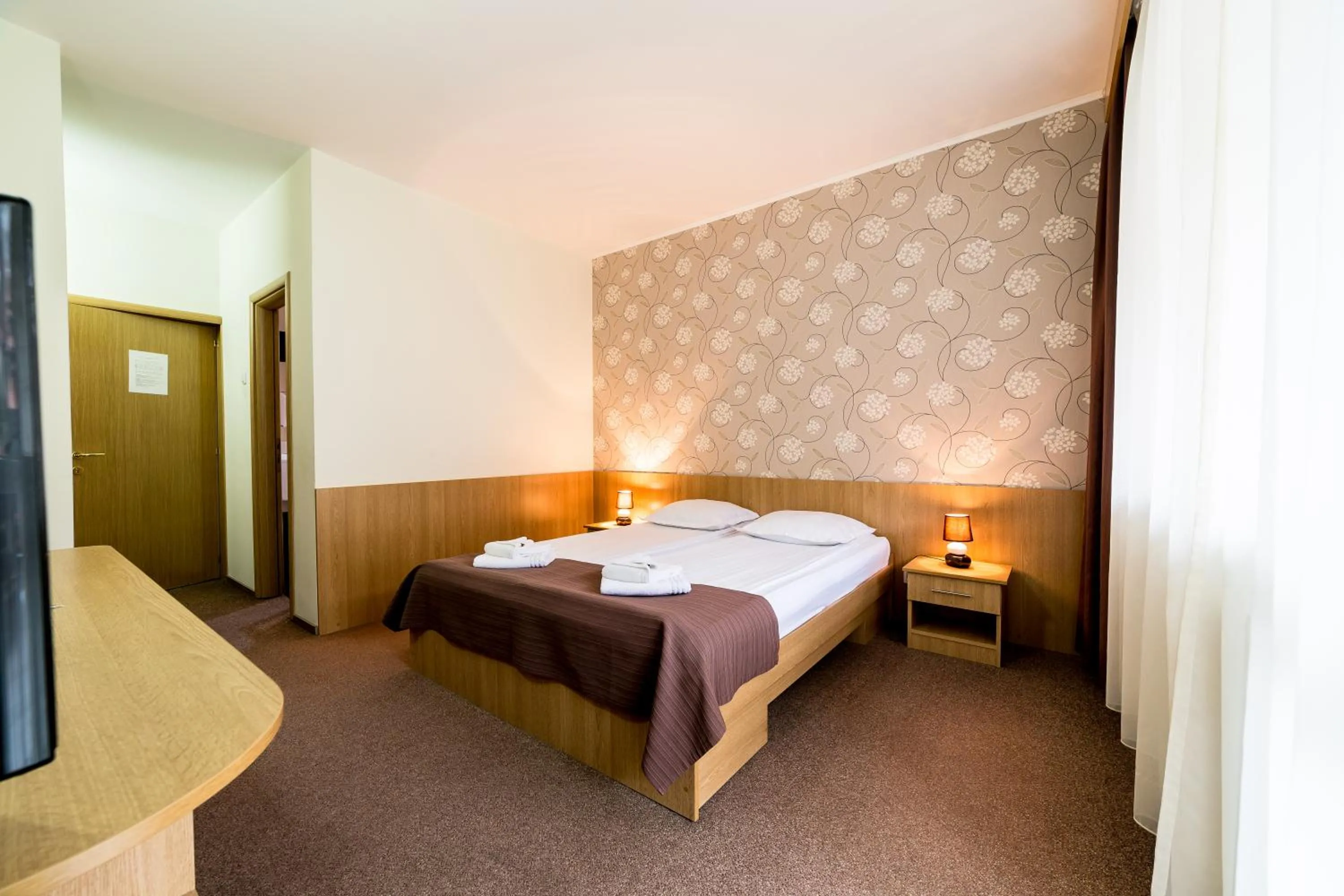 Bed in Hotel Muresul Health Spa