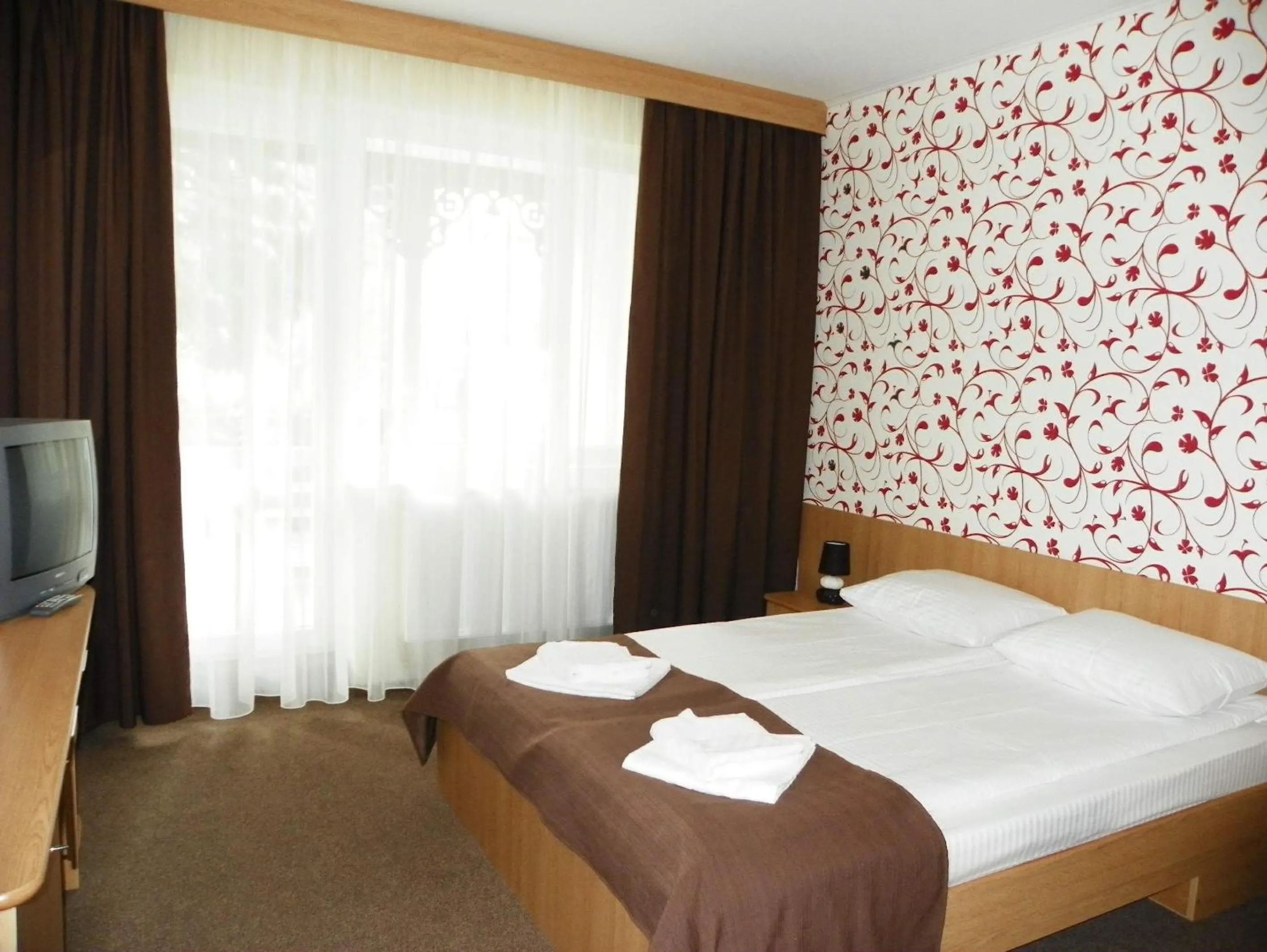 Bed in Hotel Muresul Health Spa