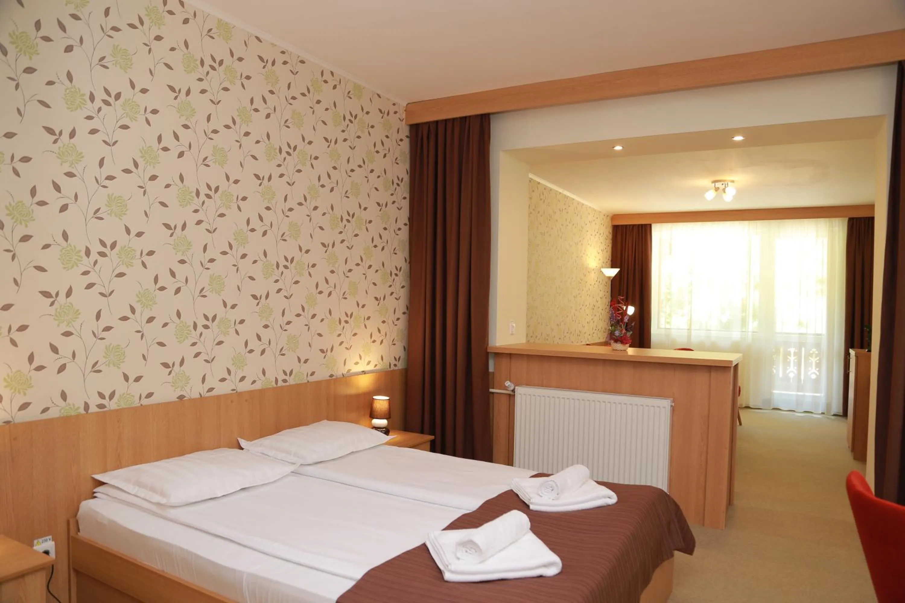 Bed in Hotel Muresul Health Spa