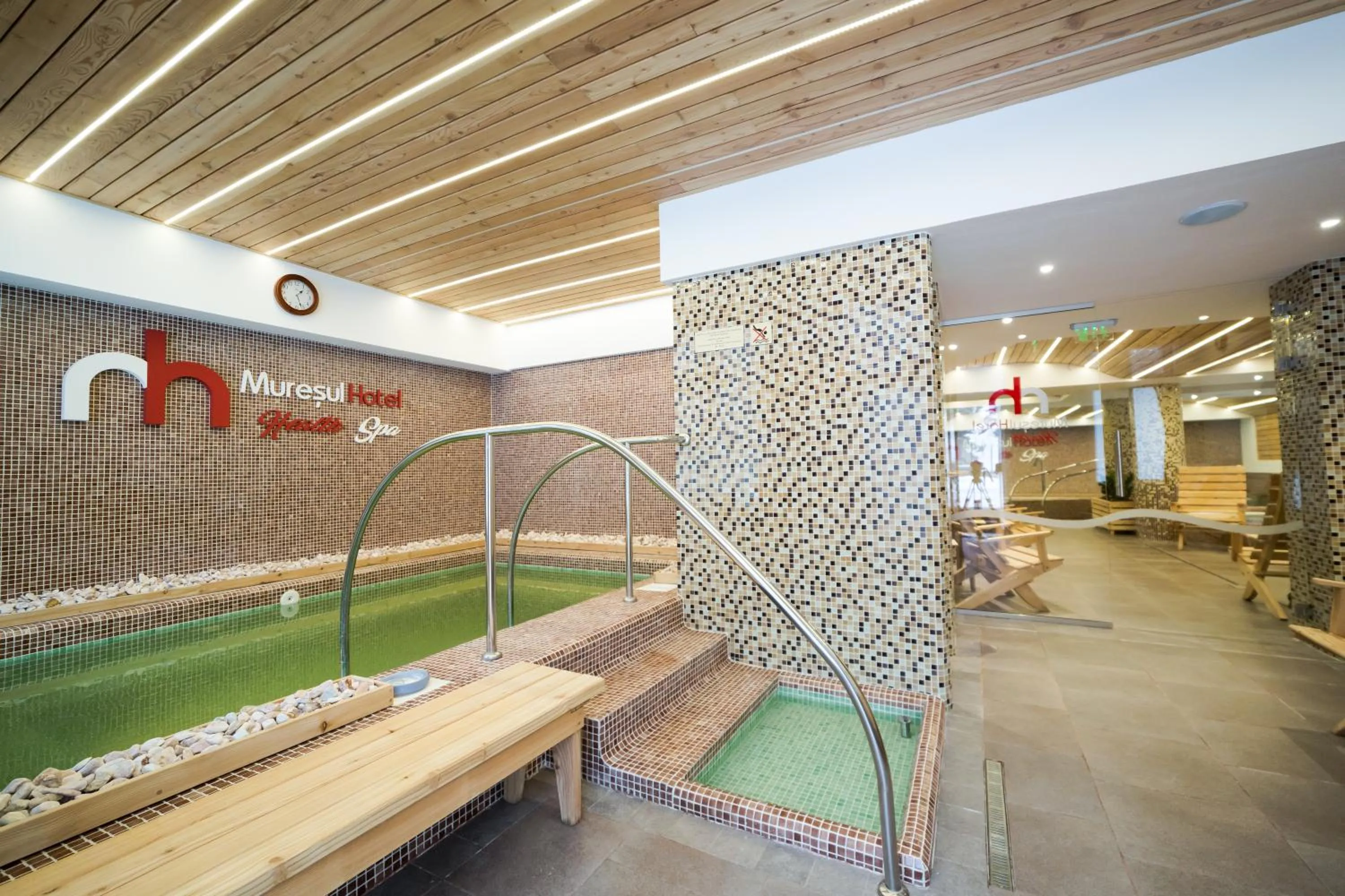 Seating area in Hotel Muresul Health Spa
