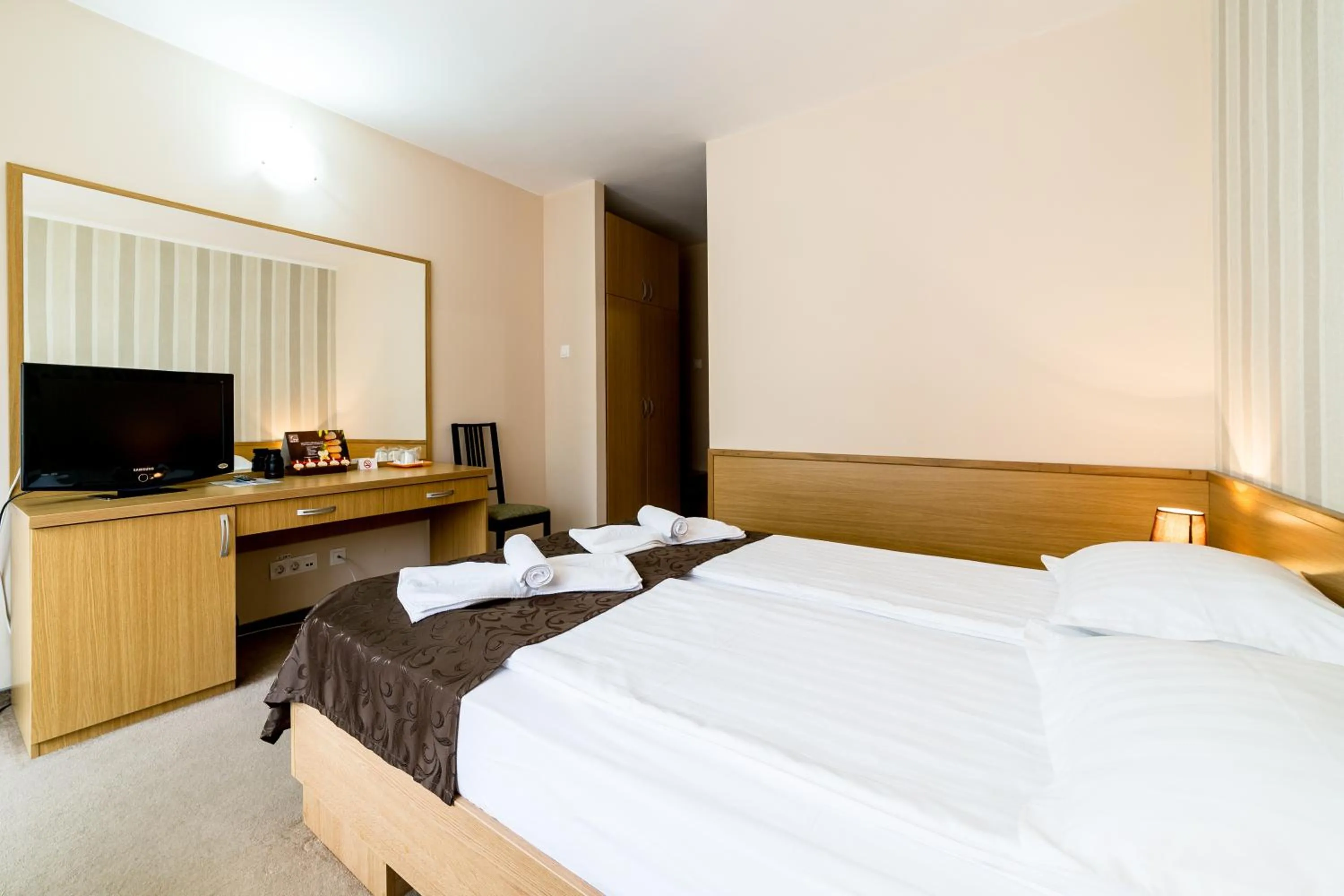 Photo of the whole room, Bed in Hotel Muresul Health Spa