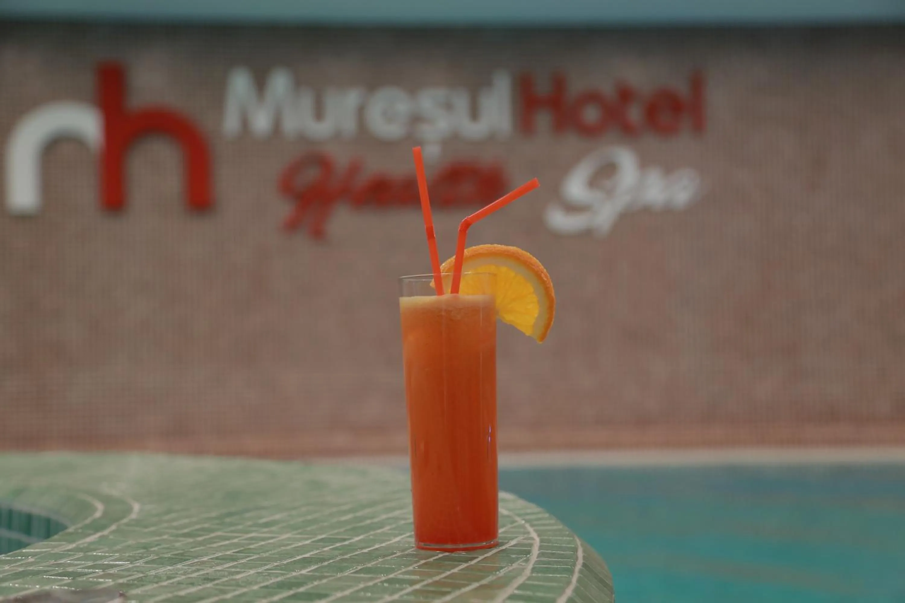 Swimming pool in Hotel Muresul Health Spa