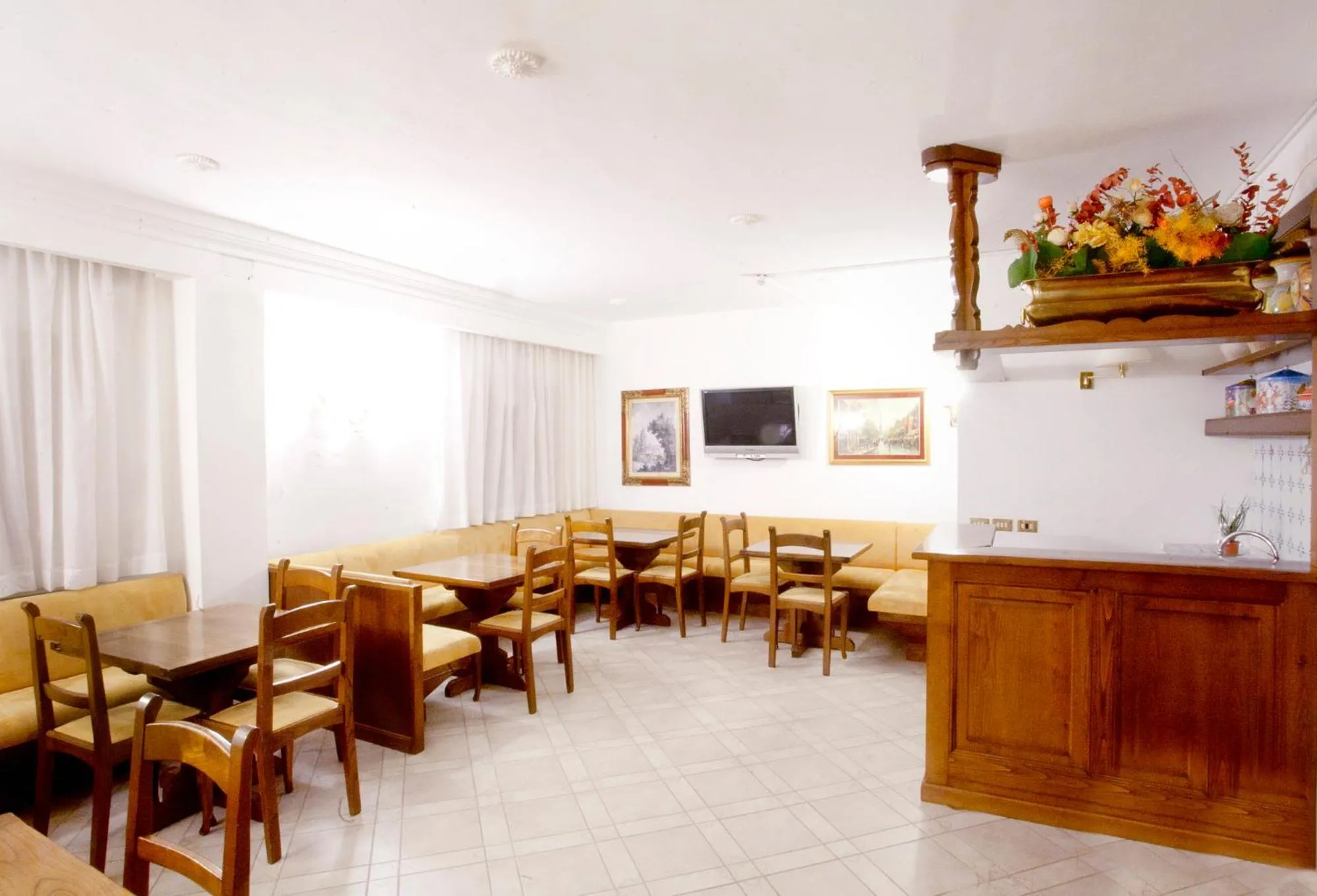 Communal lounge/ TV room in Hotel Sporting