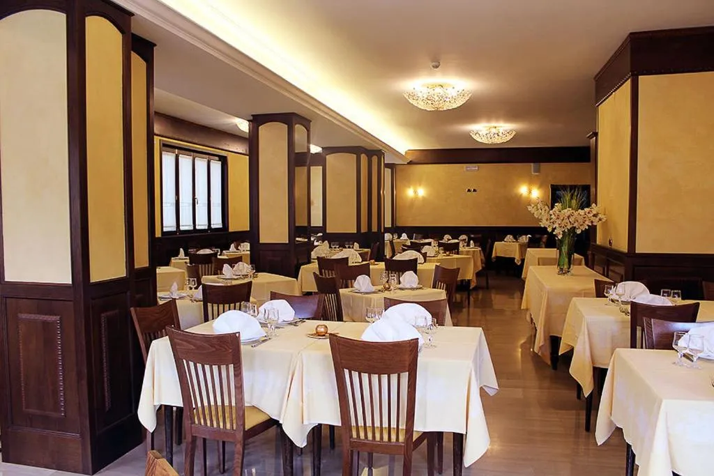 Restaurant/places to eat in Hotel Sporting