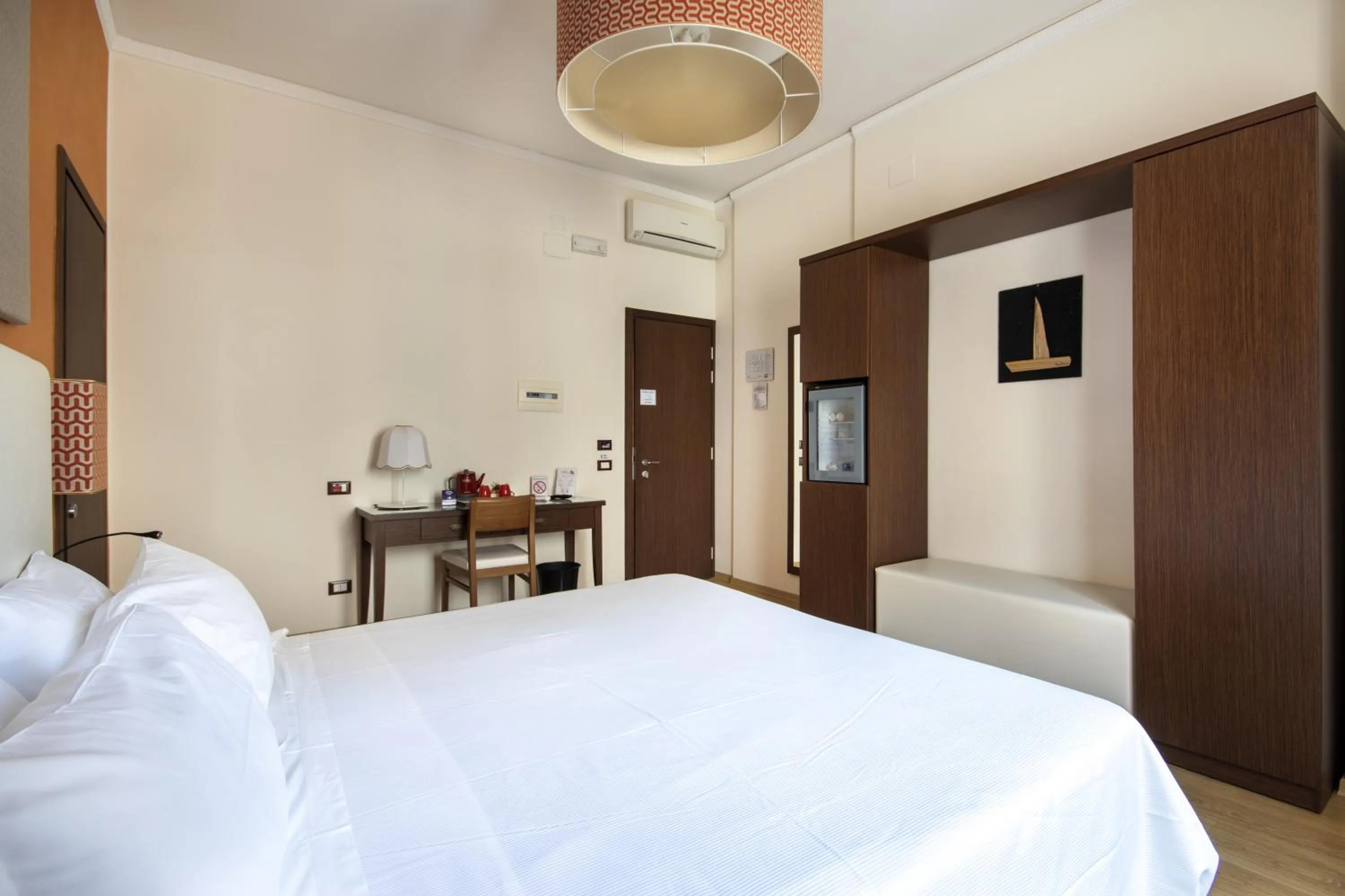 Photo of the whole room, Bed in Residenza Wagner