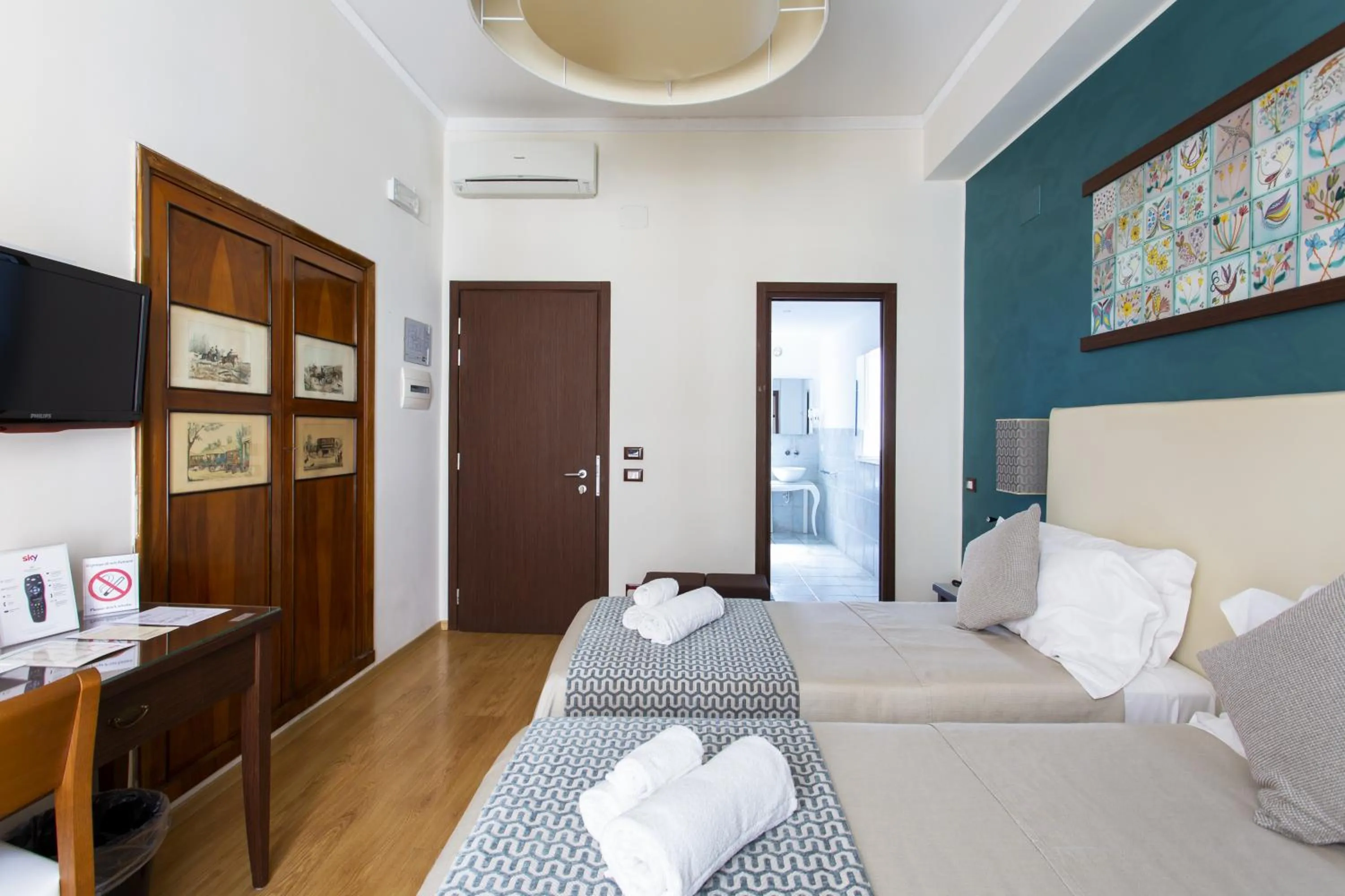 Photo of the whole room, Bed in Residenza Wagner