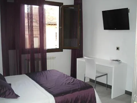 Photo of the whole room, Bed in Hotel Rural Villa de Berlanga