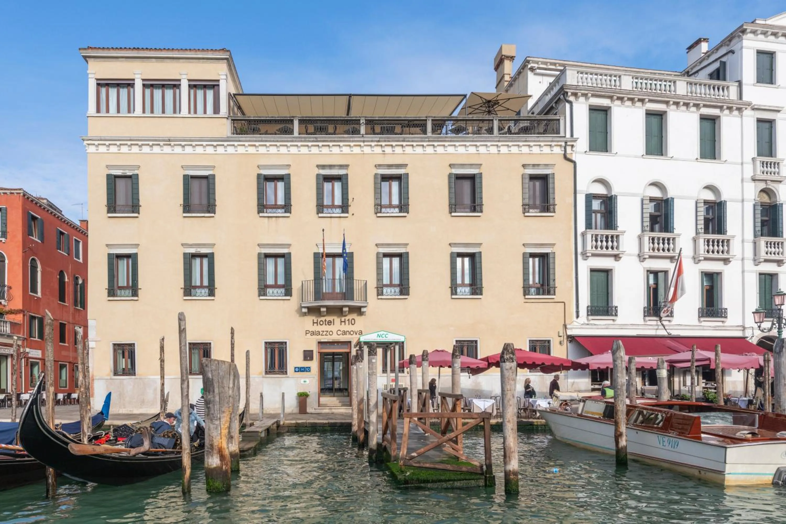 Facade/entrance in H10 Palazzo Canova