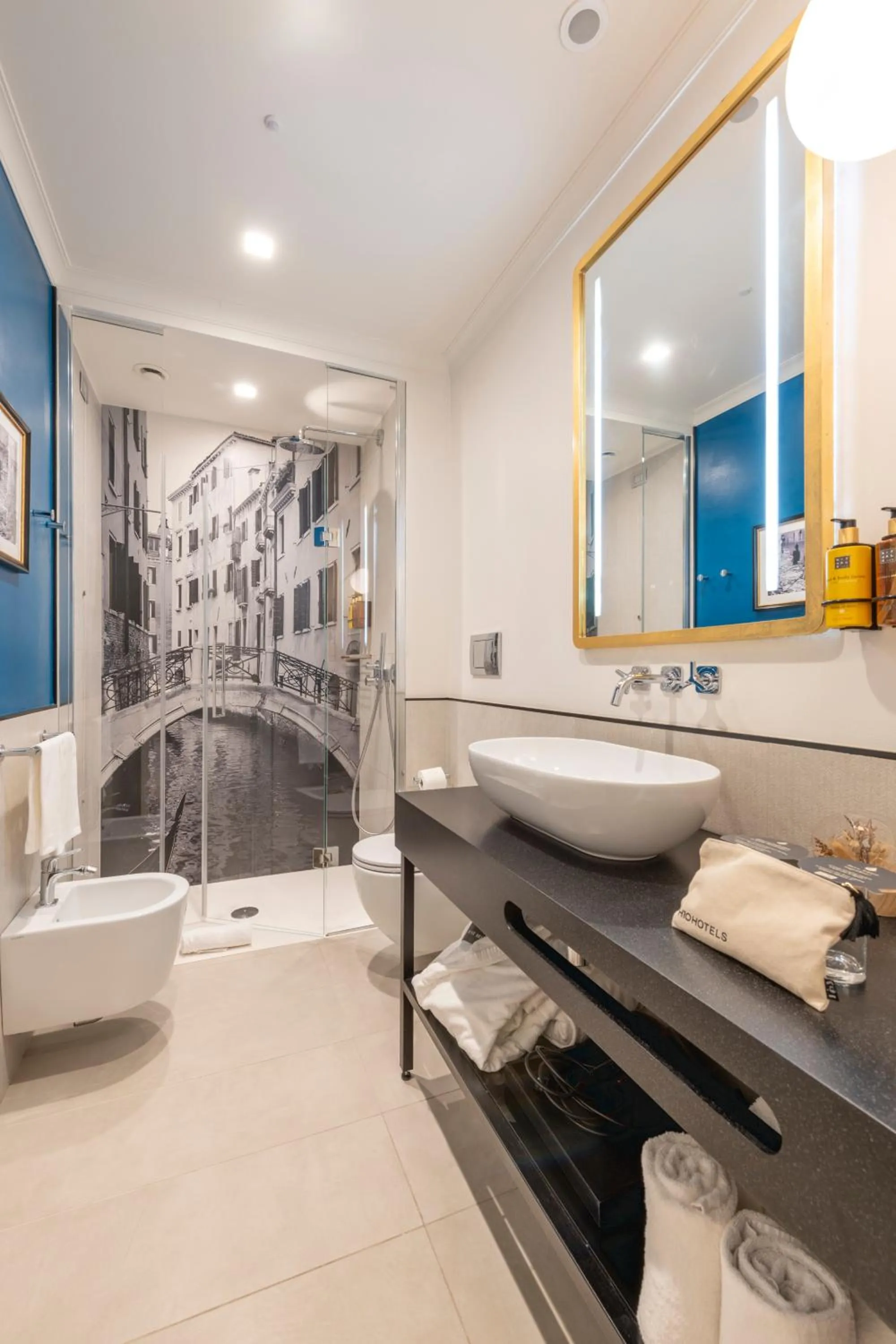 Bathroom in H10 Palazzo Canova