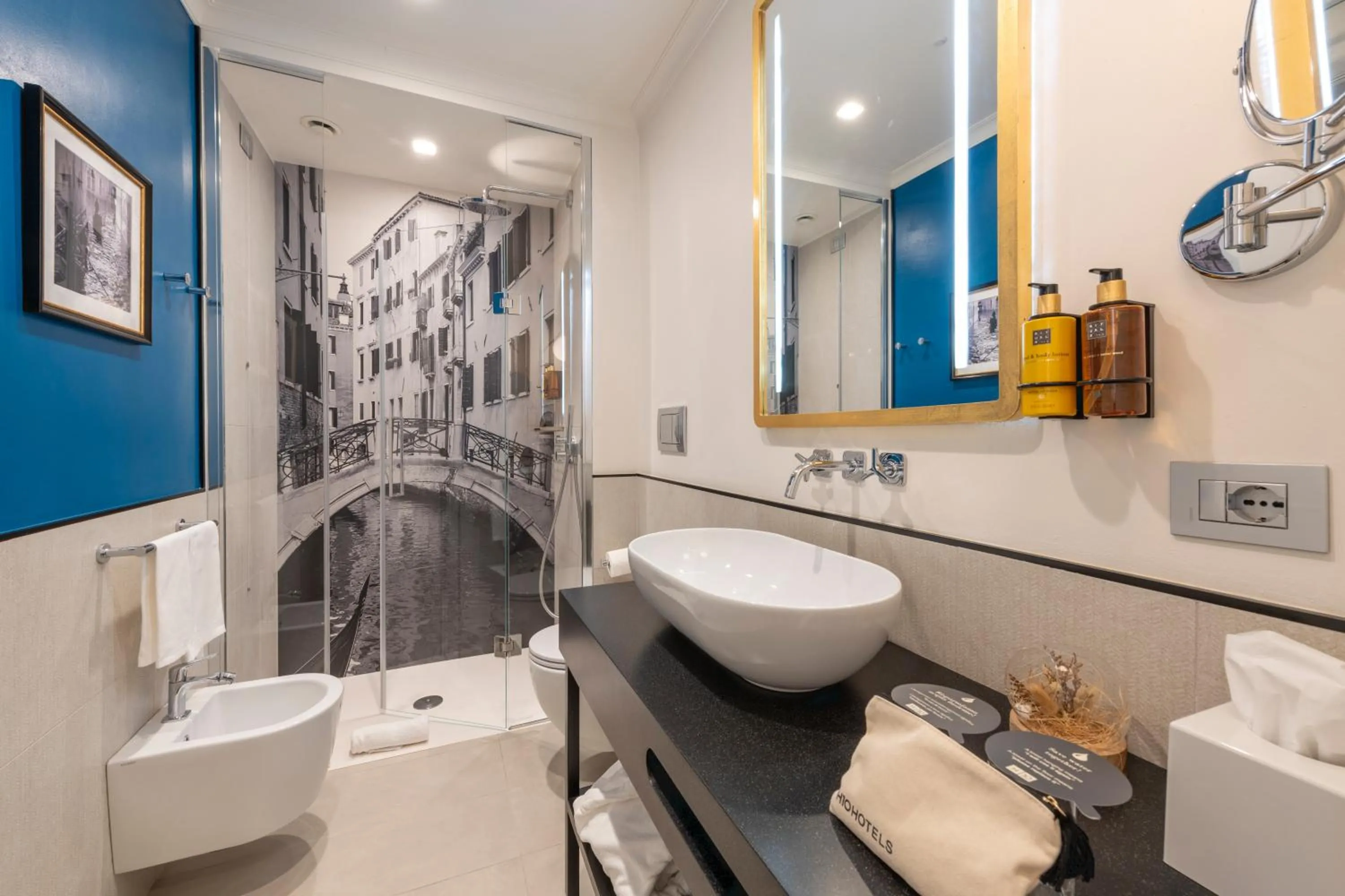 Bathroom in H10 Palazzo Canova