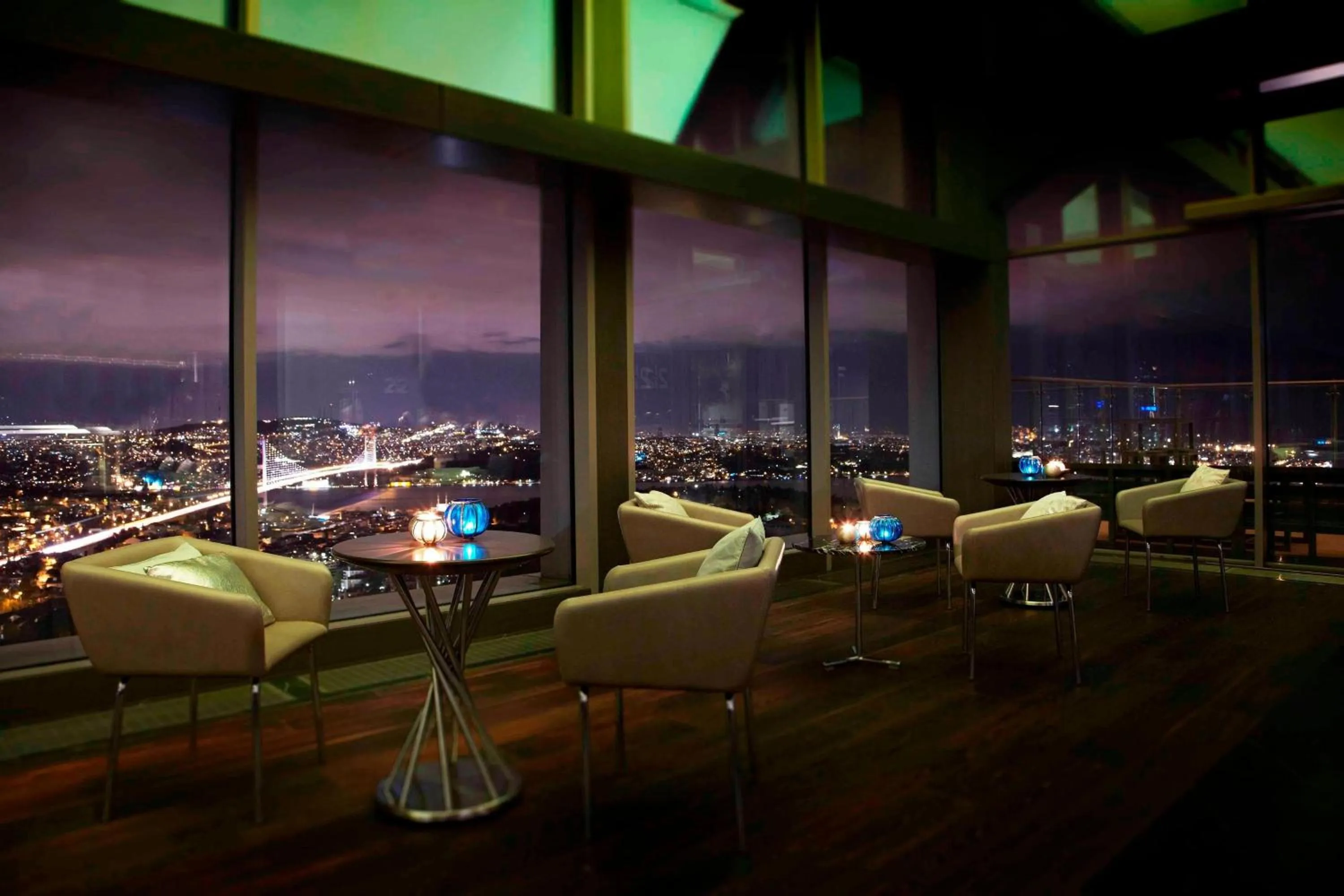 Lounge or bar in Renaissance Istanbul Polat Bosphorus Hotel