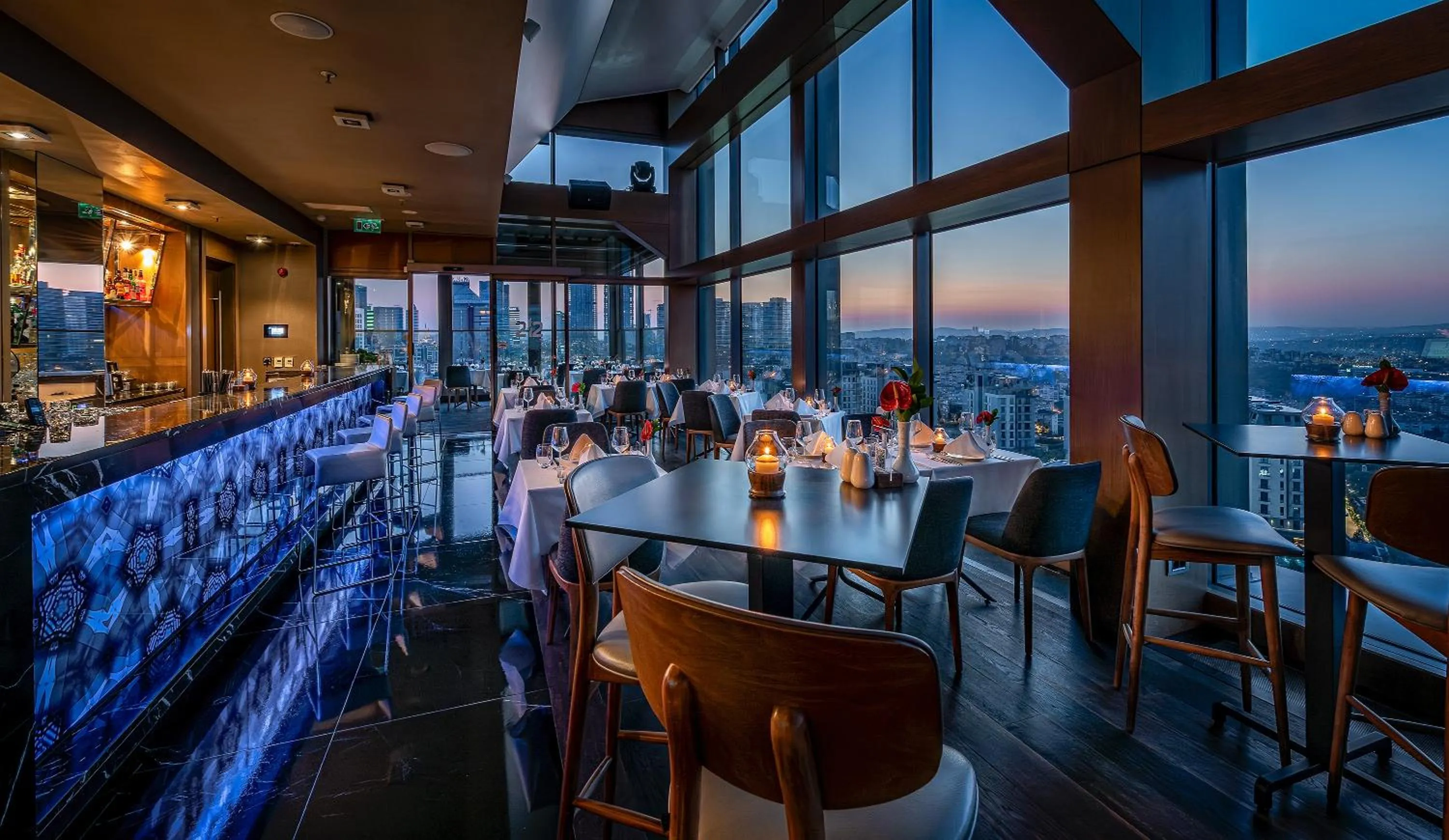 Restaurant/places to eat in Renaissance Istanbul Polat Bosphorus Hotel