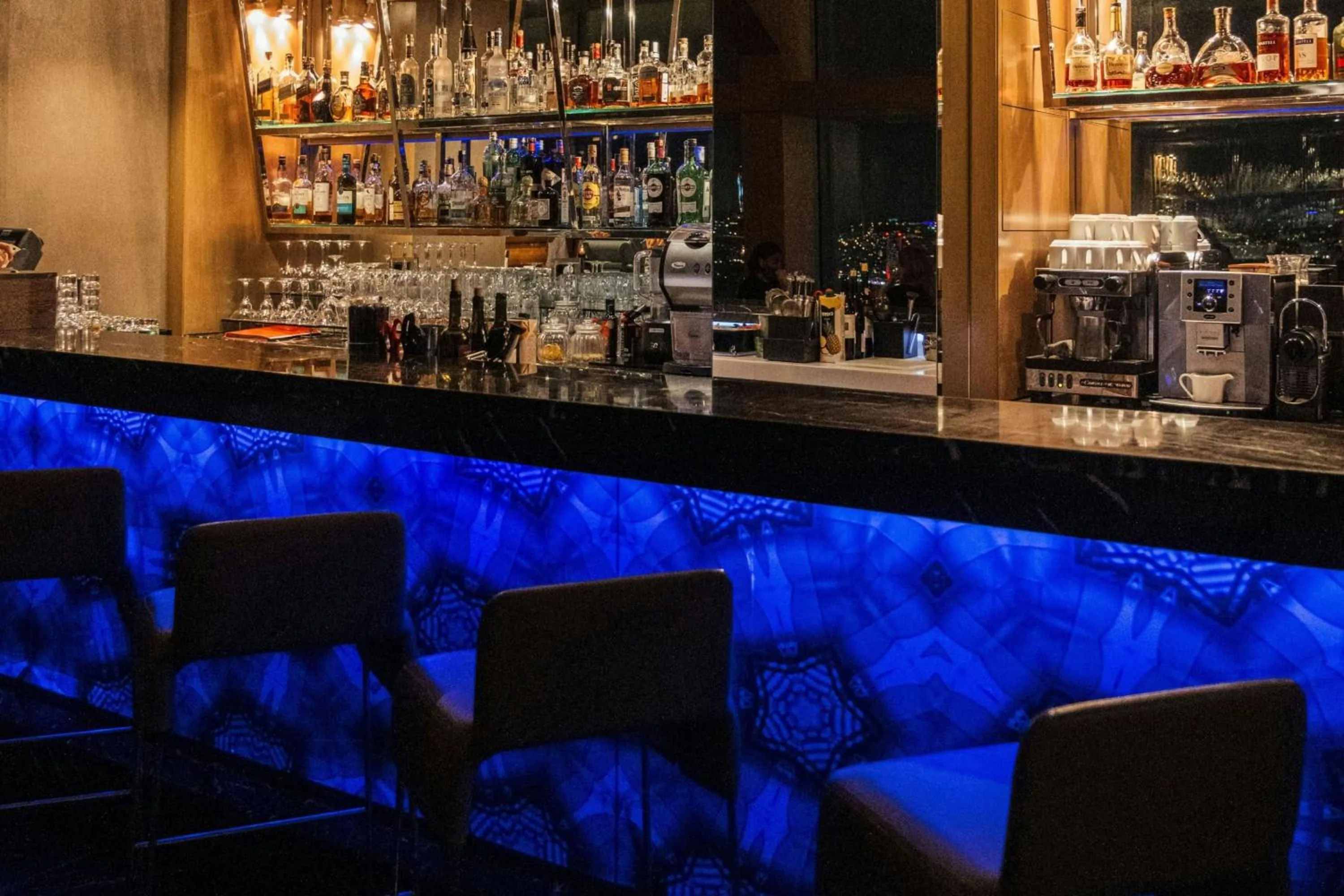 Lounge or bar in Renaissance Istanbul Polat Bosphorus Hotel