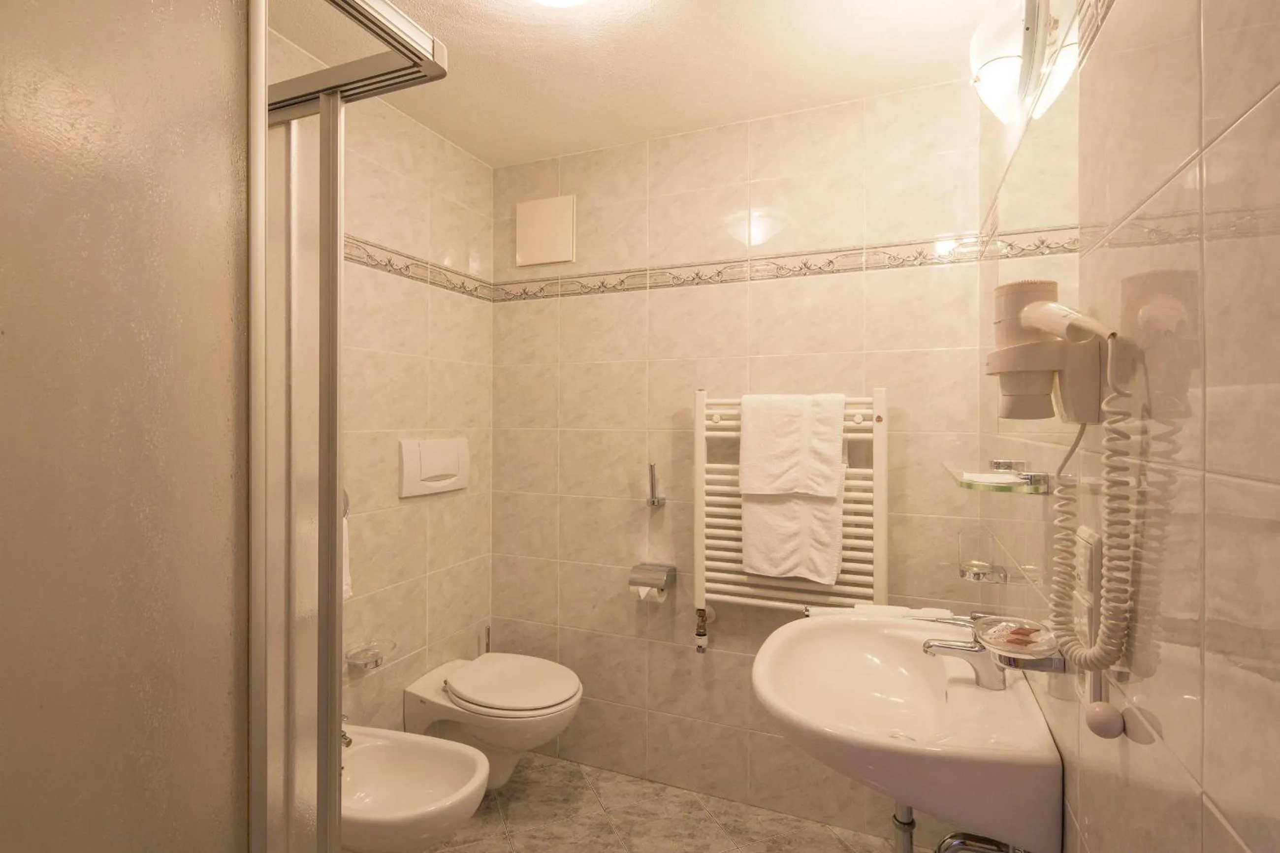 Bathroom in Garni Irsara