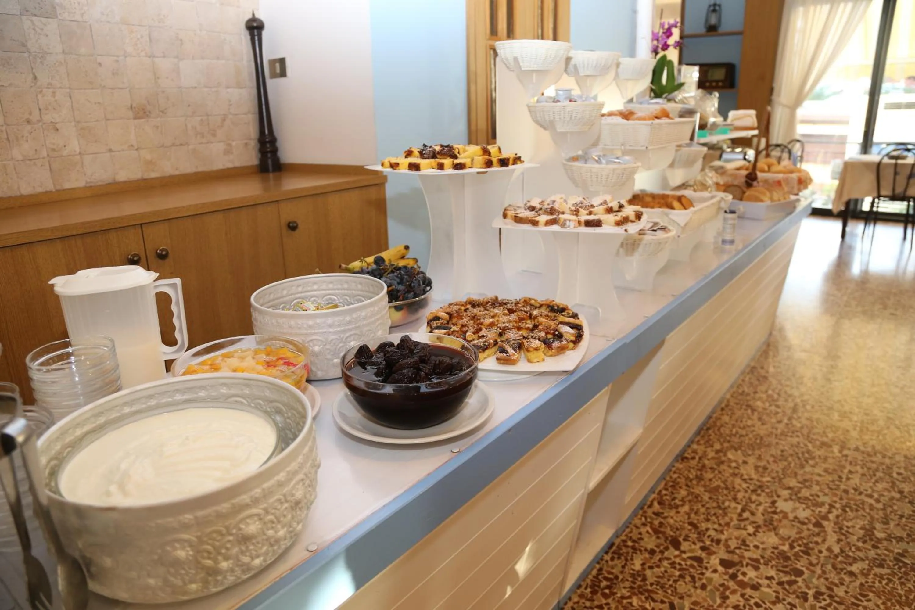 Buffet breakfast in Hotel Lugano