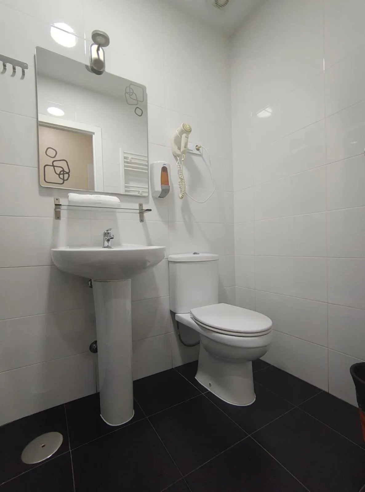 Bathroom in Hostal JQ Madrid 1