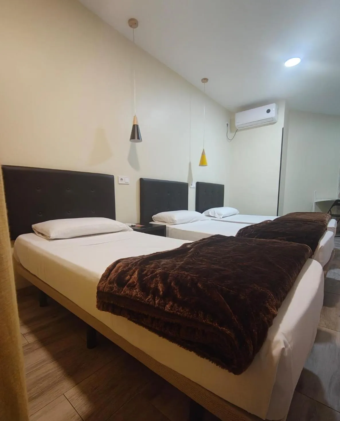 Bedroom, Bed in Hostal JQ Madrid 1