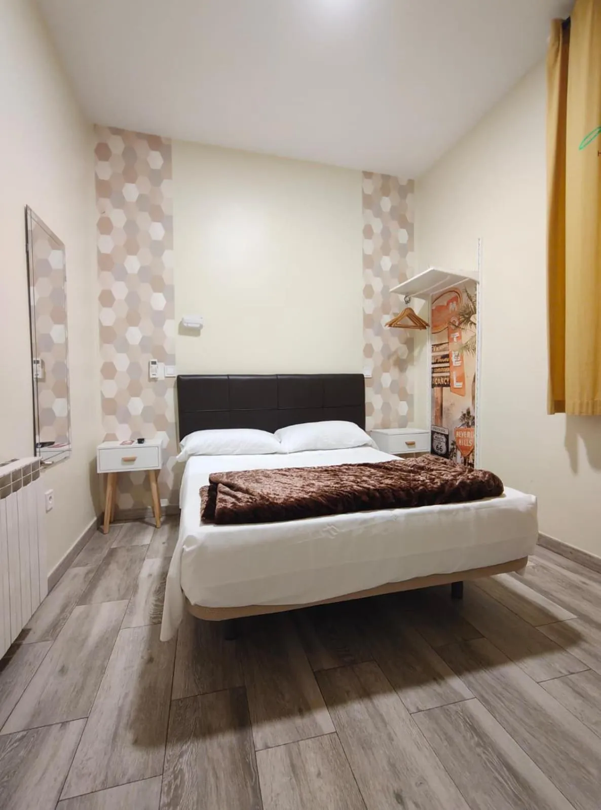 Bedroom, Bed in Hostal JQ Madrid 1