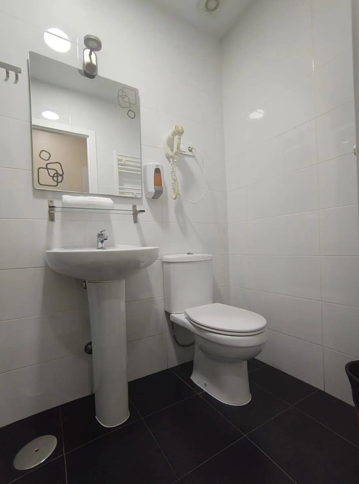 Bathroom in Hostal JQ Madrid 1