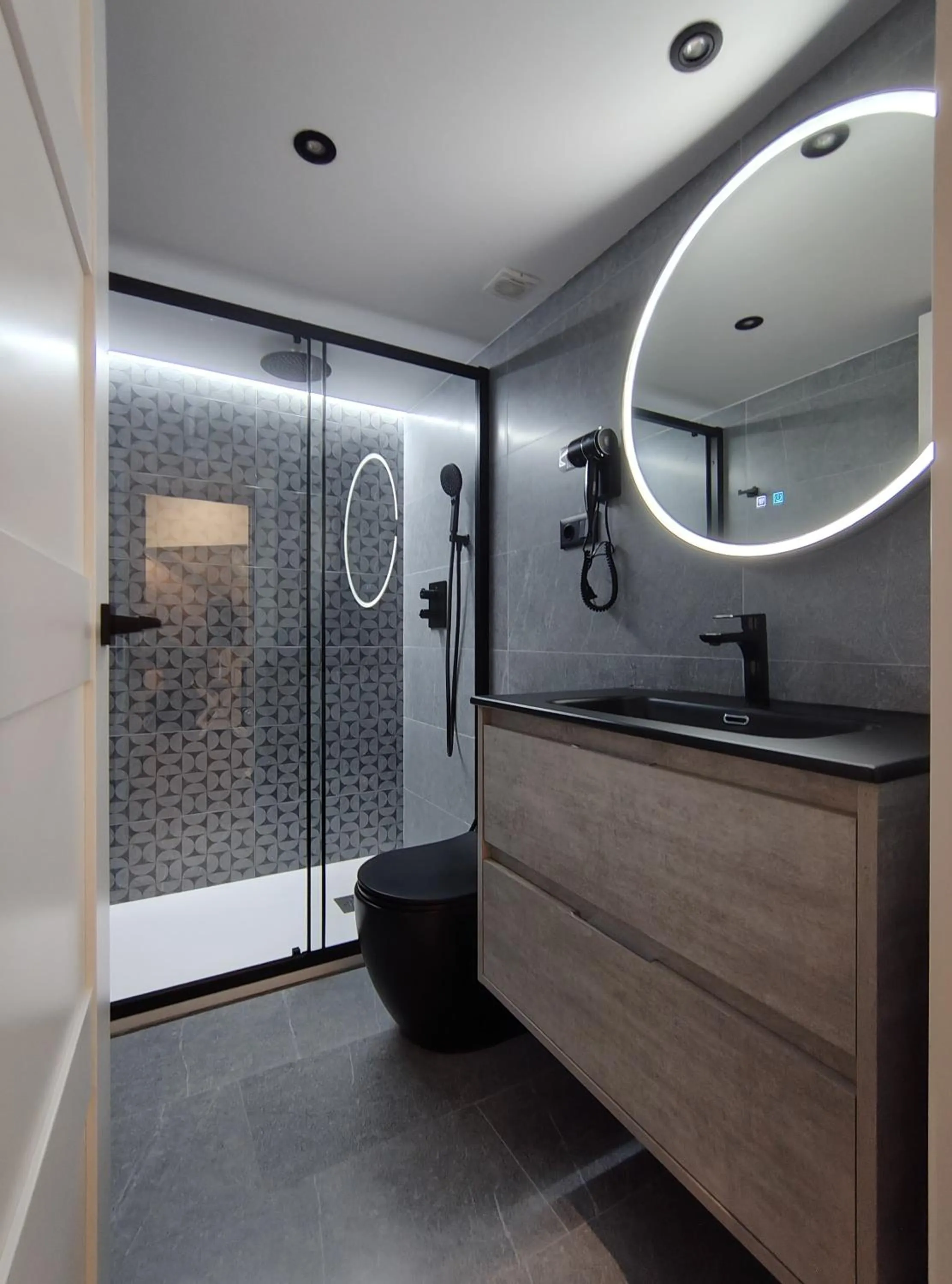 Bathroom in Hostal JQ Madrid 1