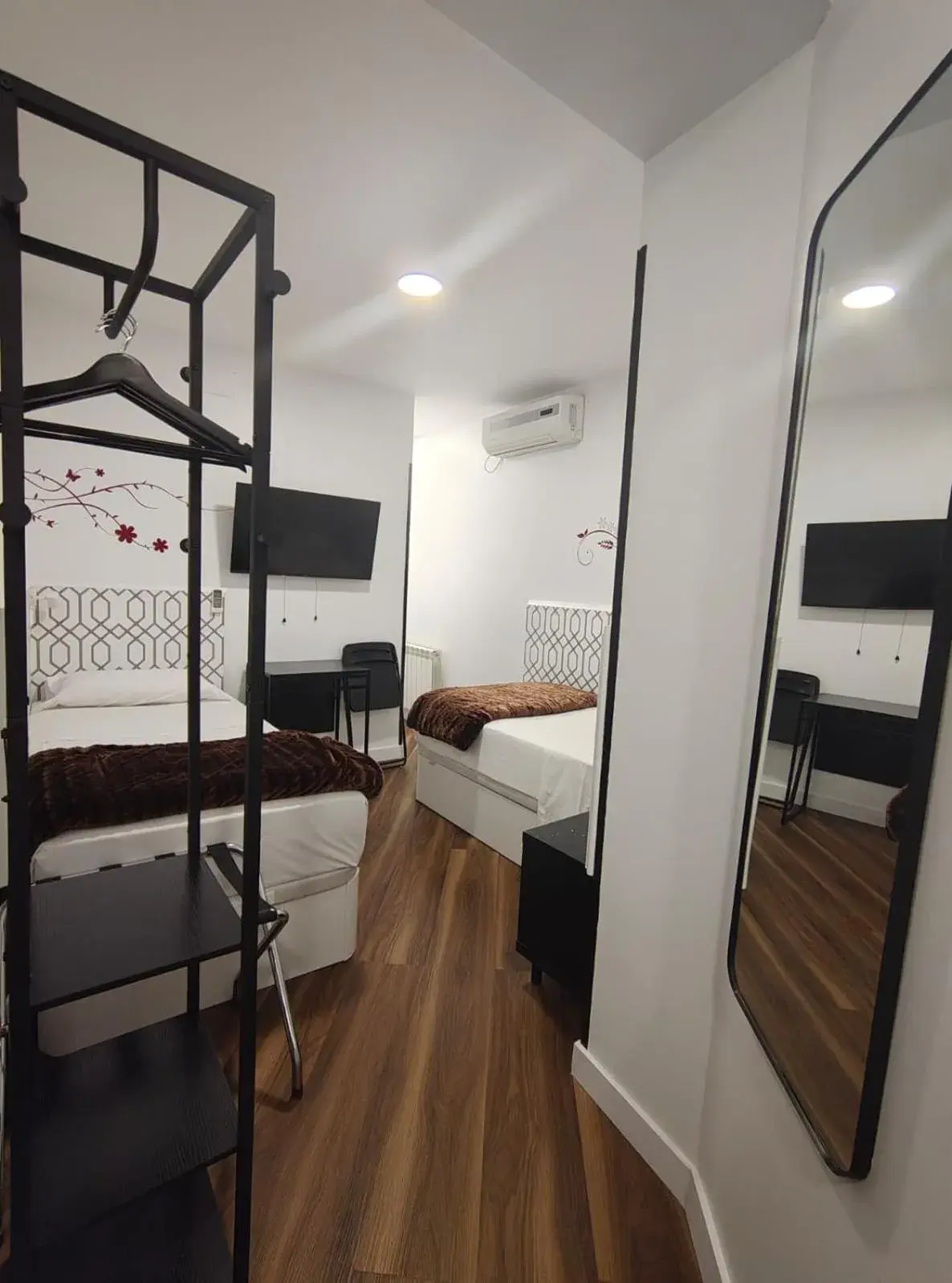 Twin Room - single occupancy in Hostal JQ Madrid 1 Twin Room - single occupancy in Hostal JQ Madrid 1