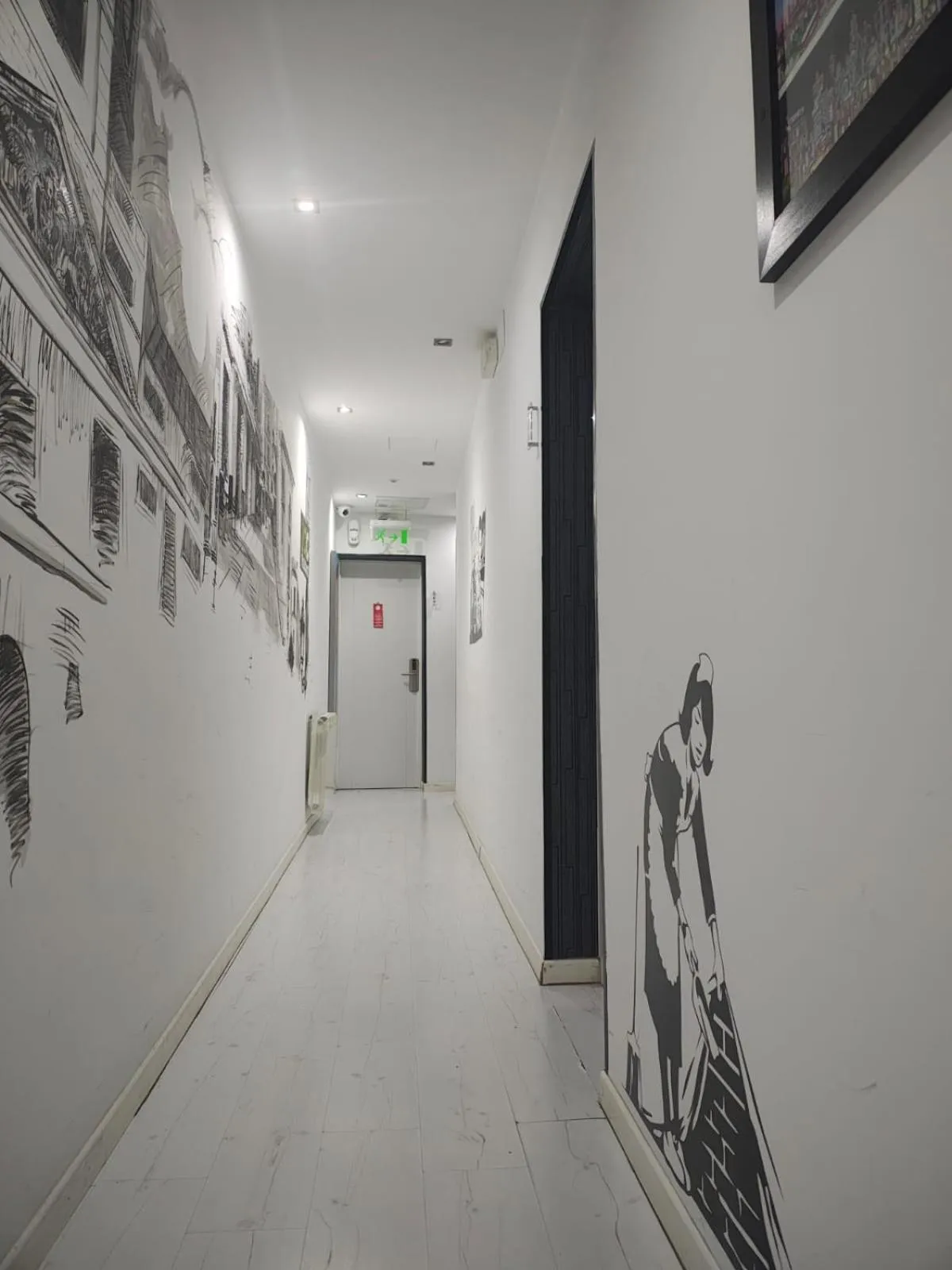 Property logo or sign in Hostal JQ Madrid 1