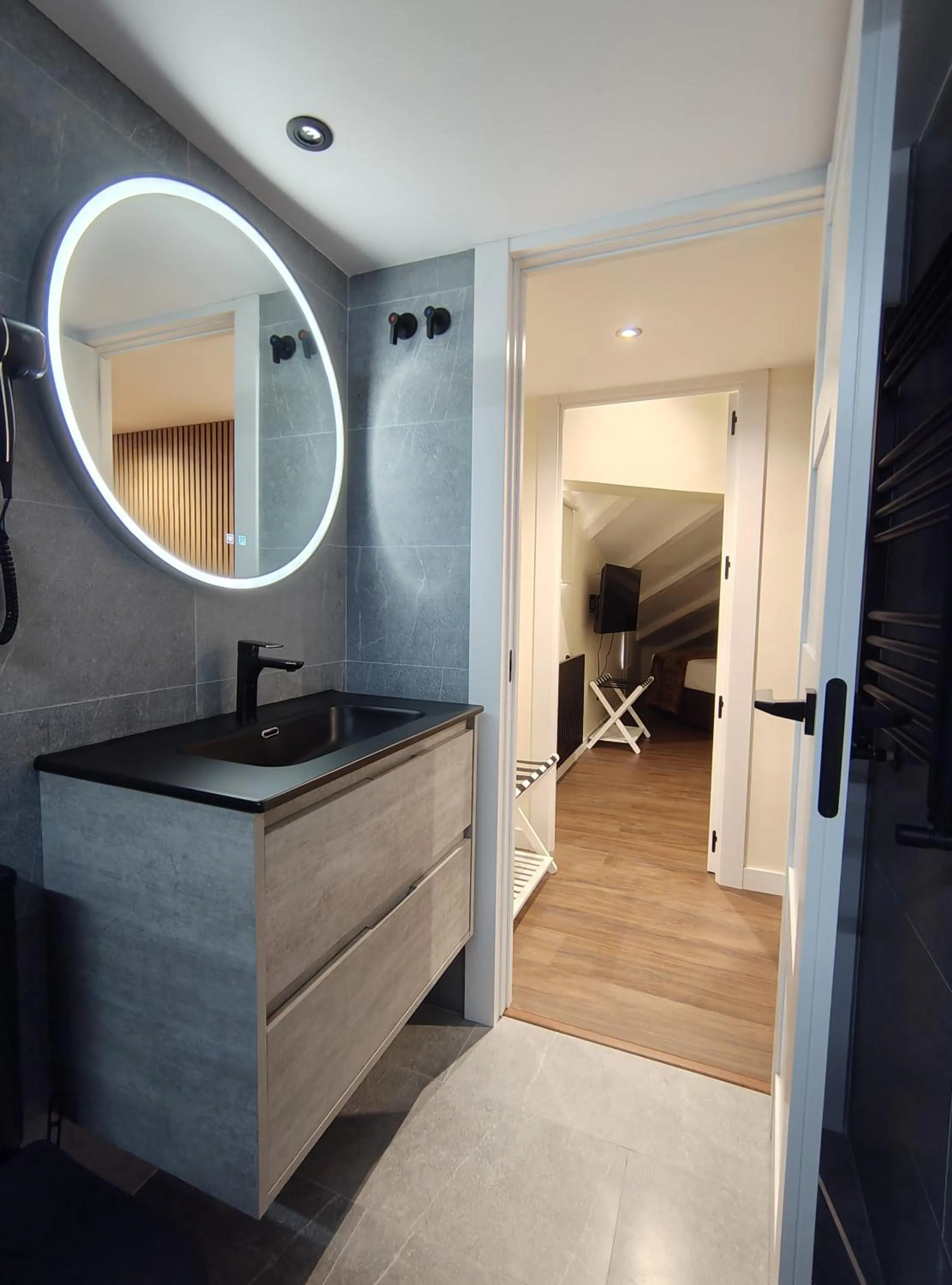 Shower in Hostal JQ Madrid 1