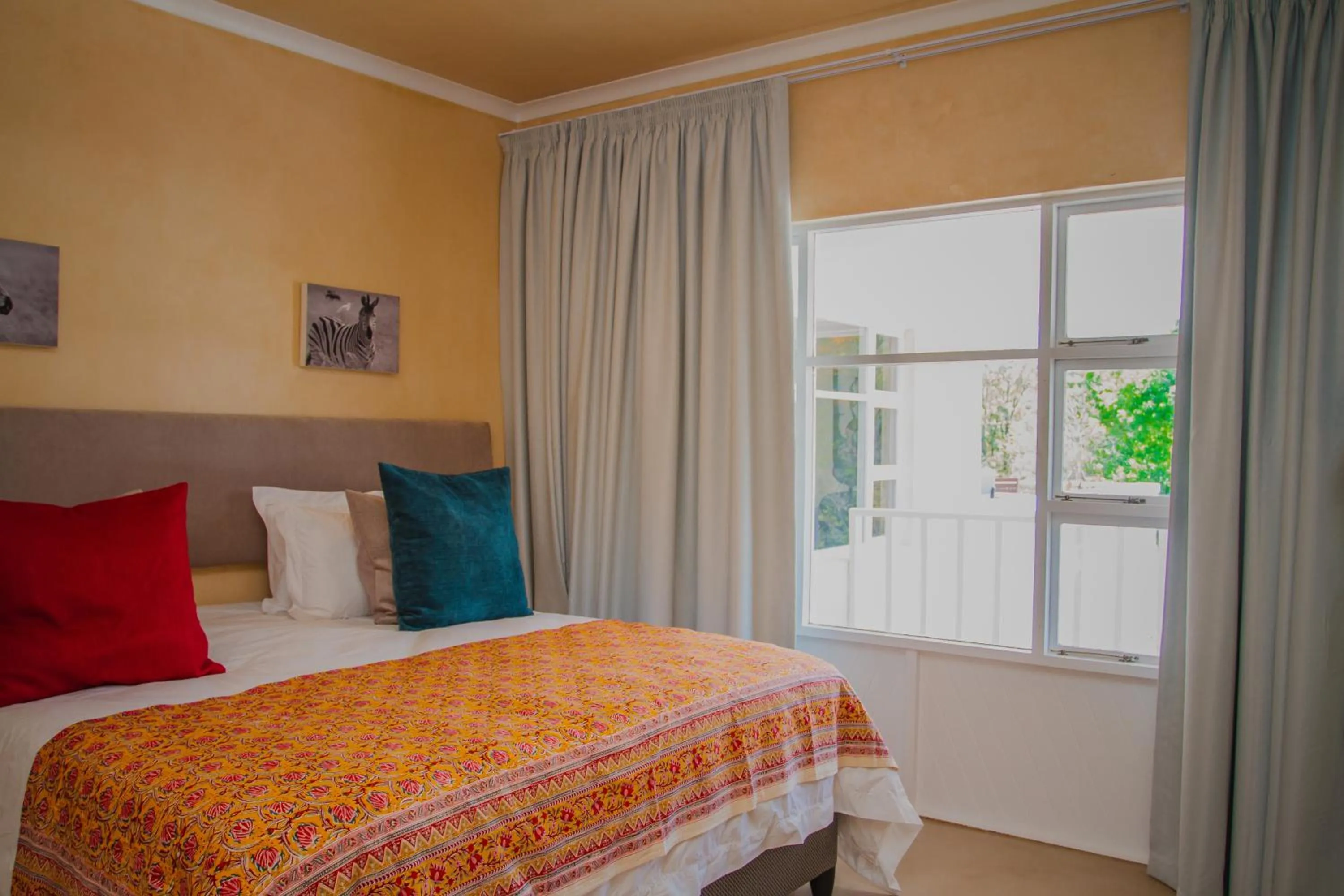 Photo of the whole room, Bed in The View Swellendam B&B