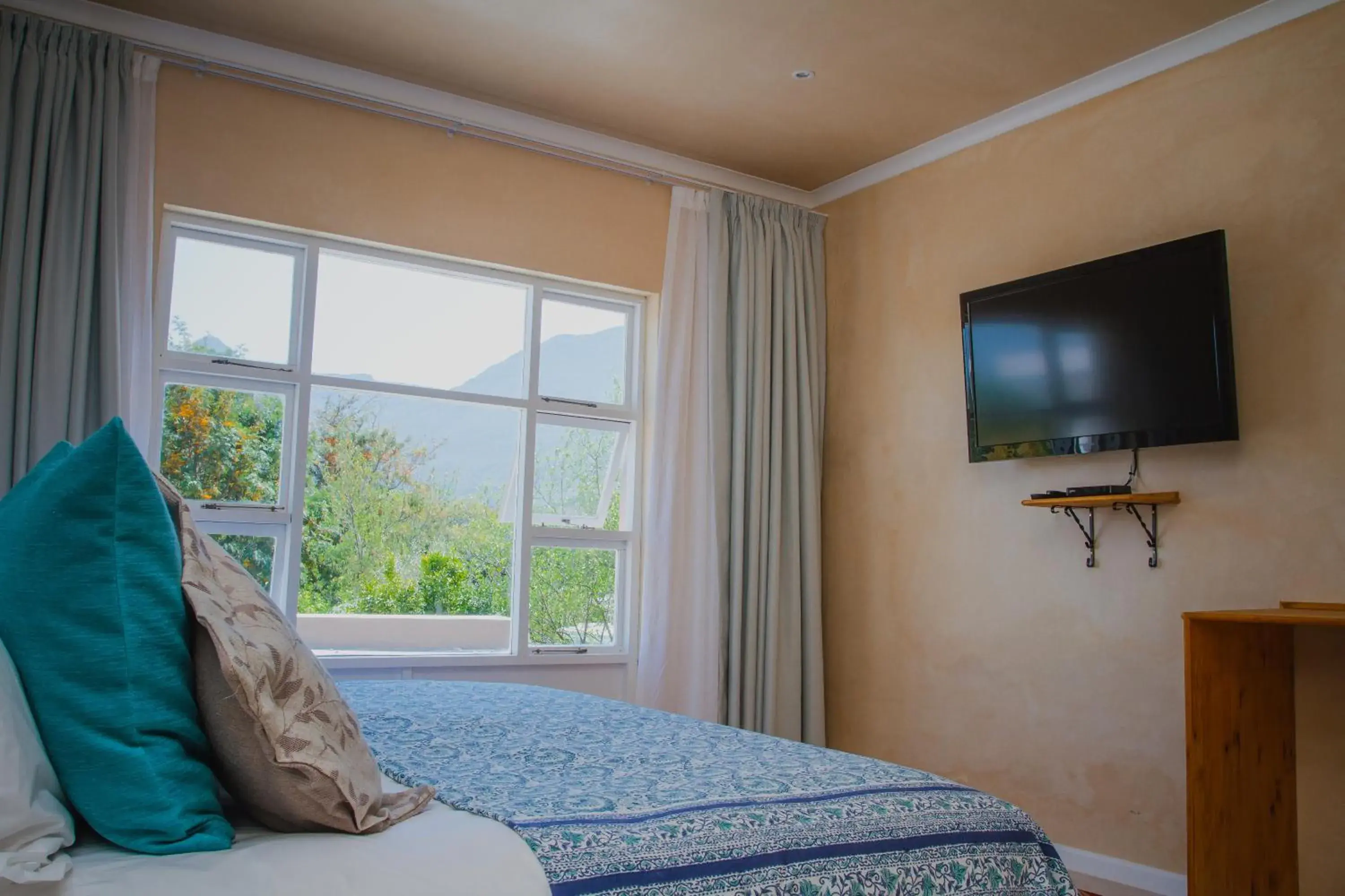 Photo of the whole room, Bed in The View Swellendam B&B Photo of the whole room, Bed in The View Swellendam B&B