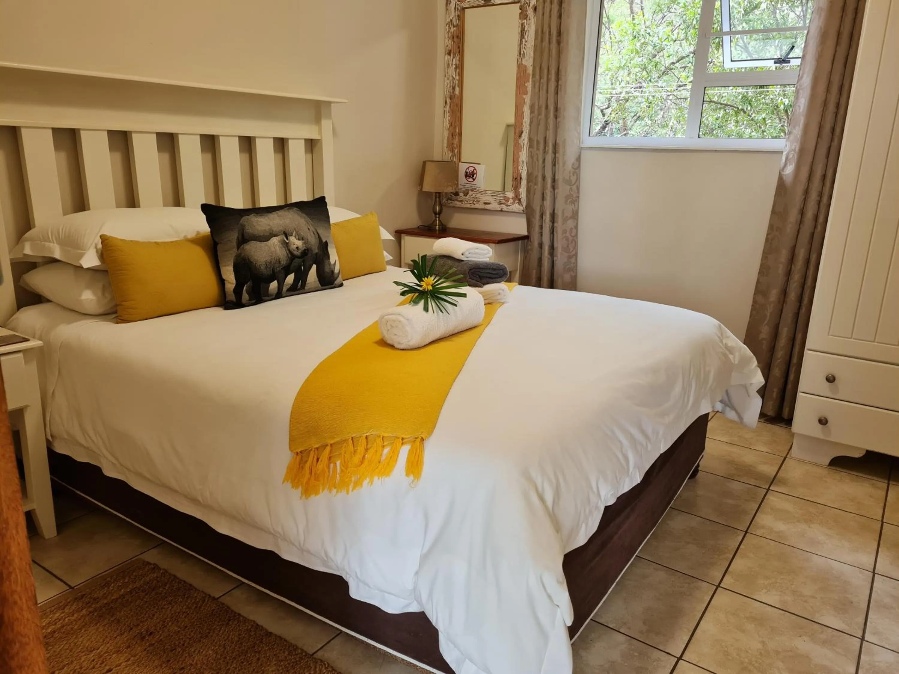 Bed in a Dam's View Accommodation