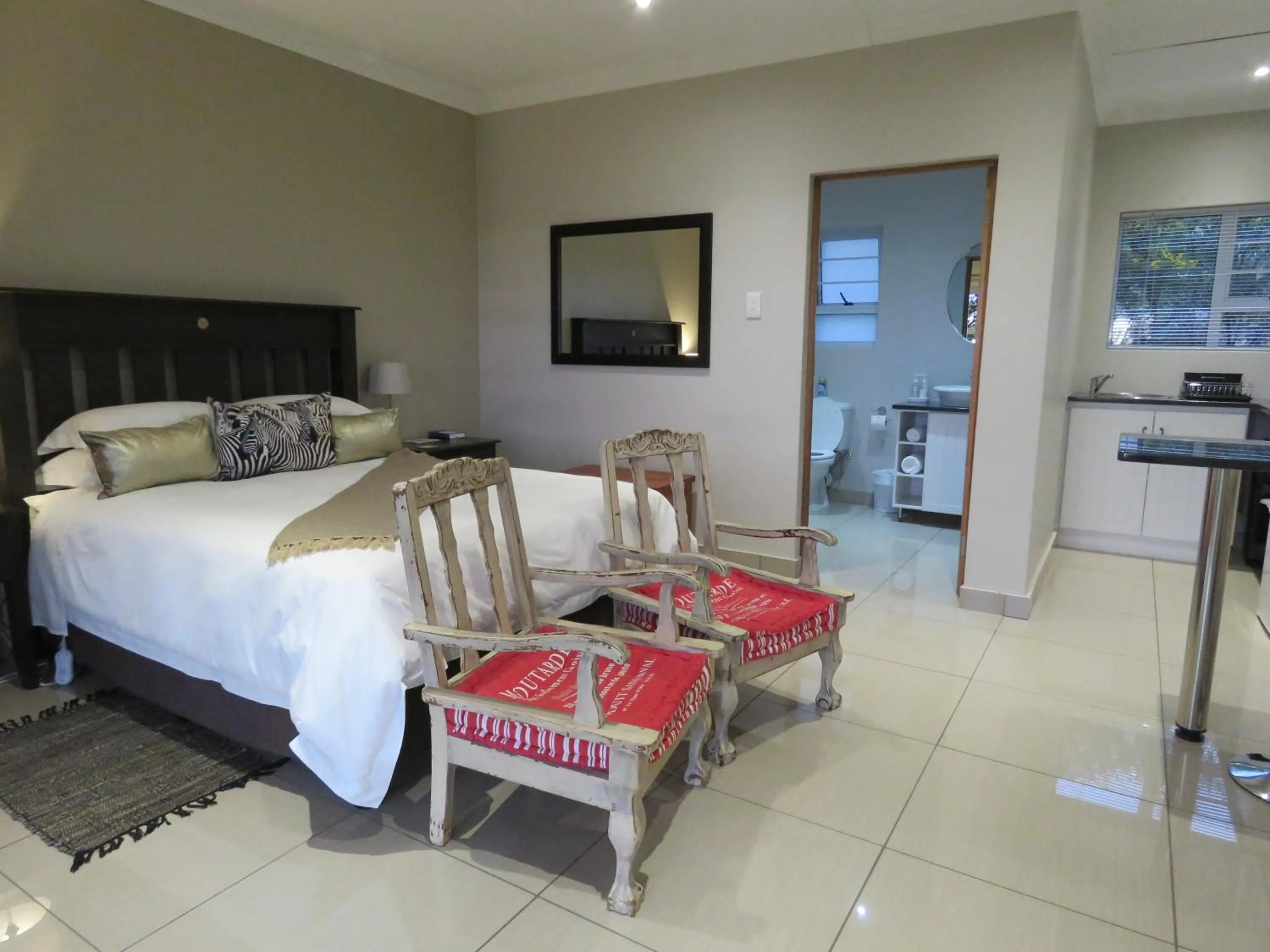 Bed in a Dam's View Accommodation