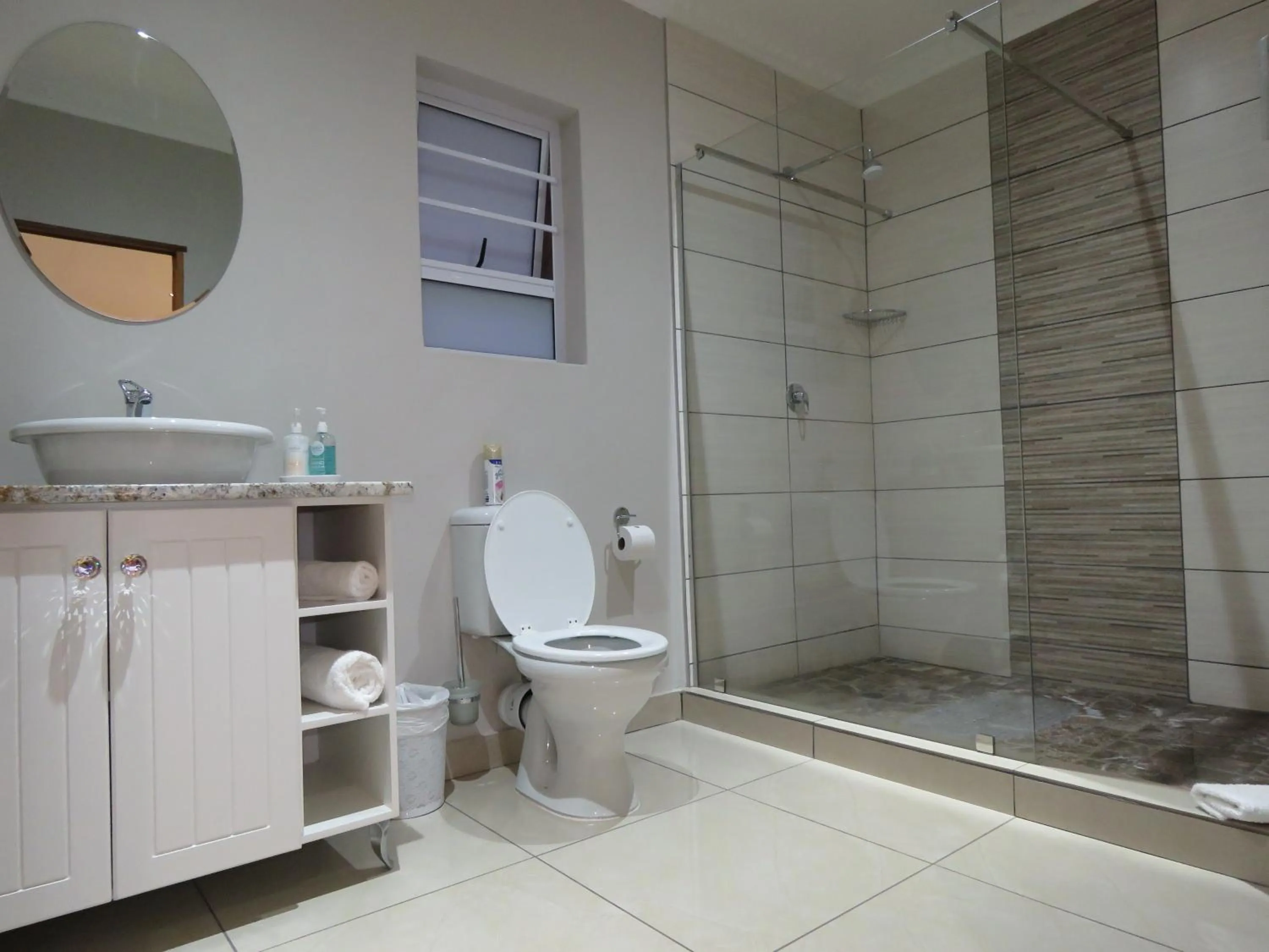 a Dam's View Accommodation