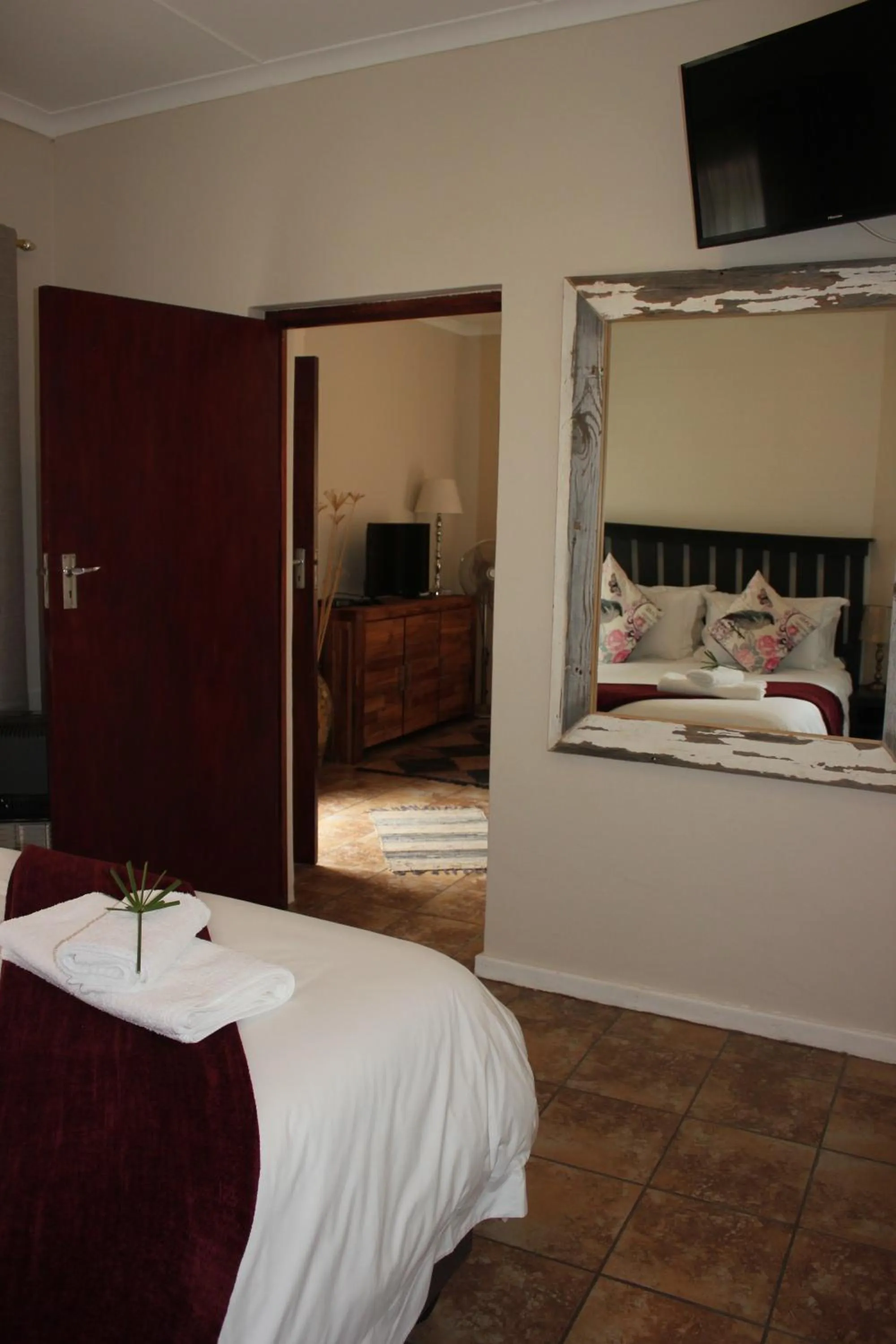 Bed in a Dam's View Accommodation