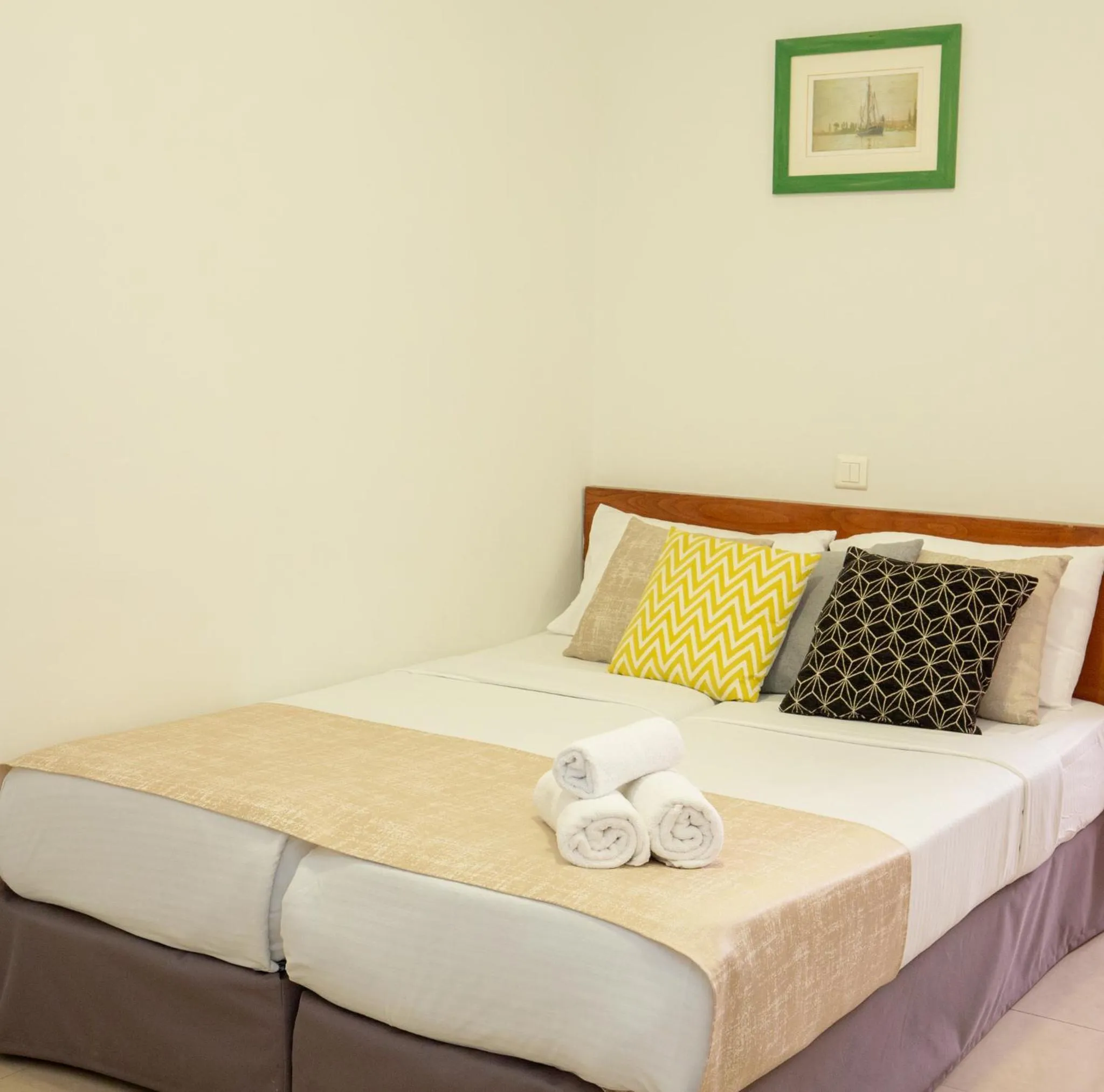 Photo of the whole room, Bed in Motel Aviv