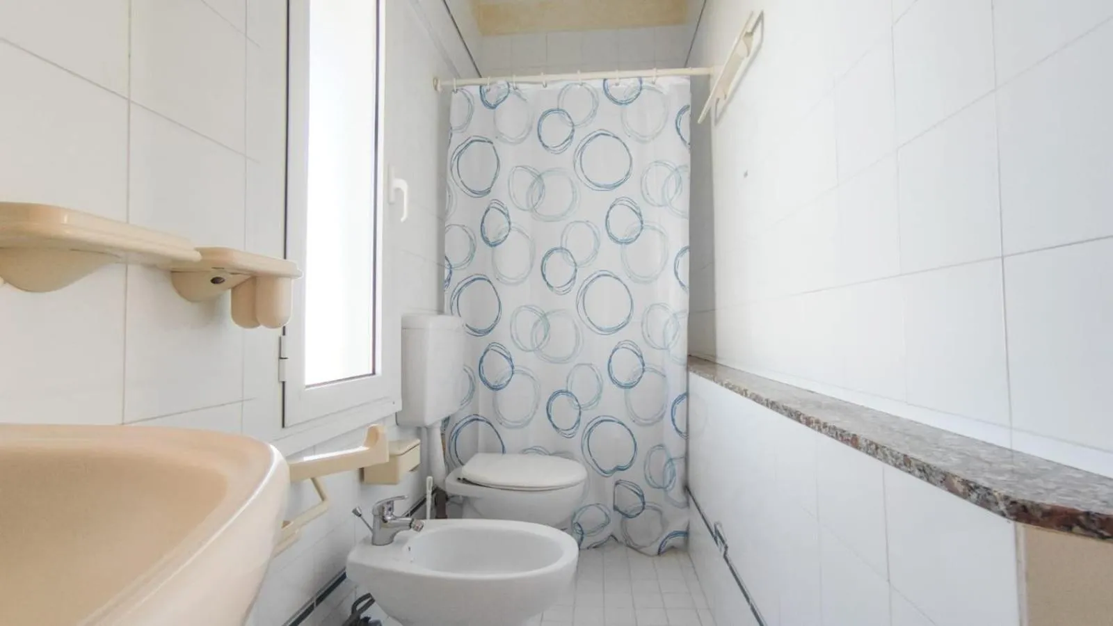 Shower in Franco