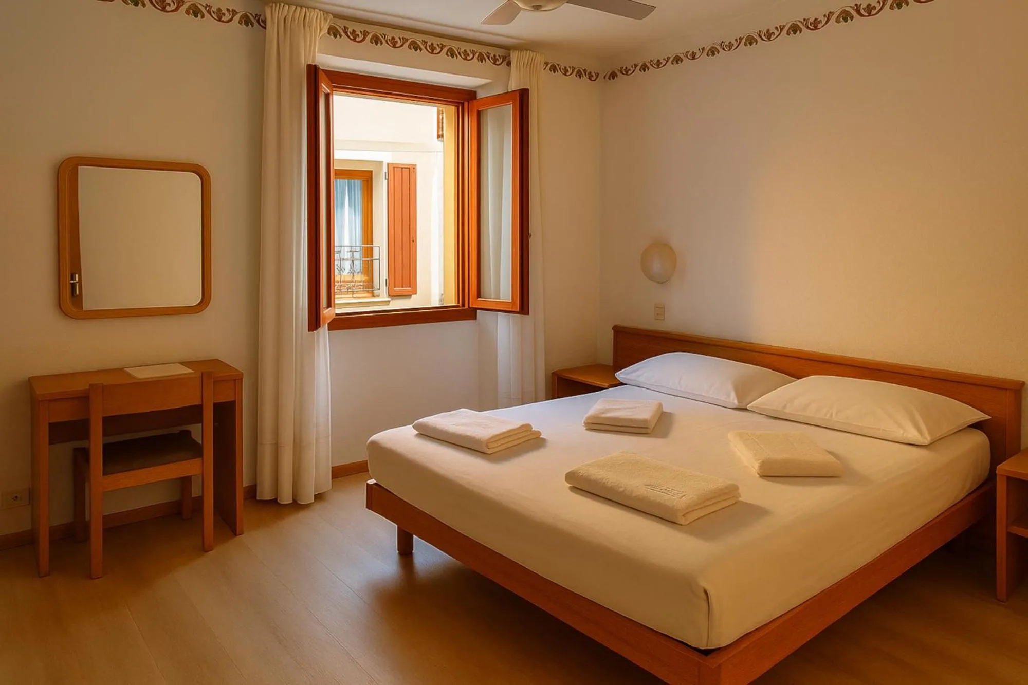 Bedroom, Bed in Hotel Modena old town