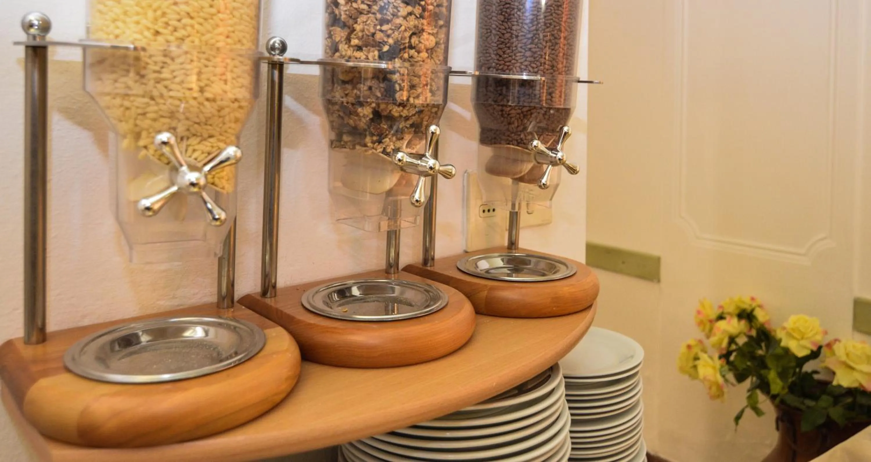 Breakfast in Hotel Modena old town