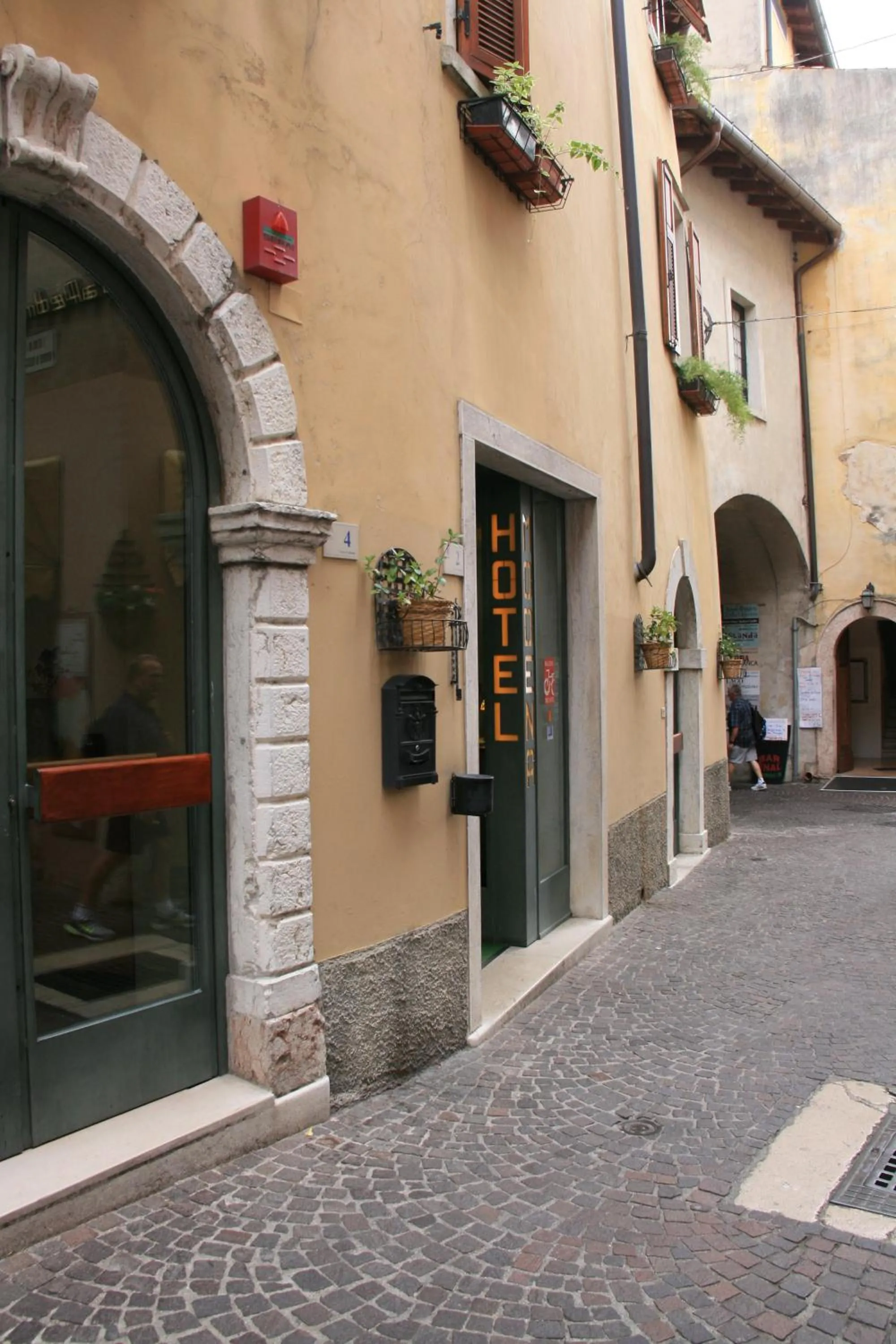 Facade/entrance in Hotel Modena old town