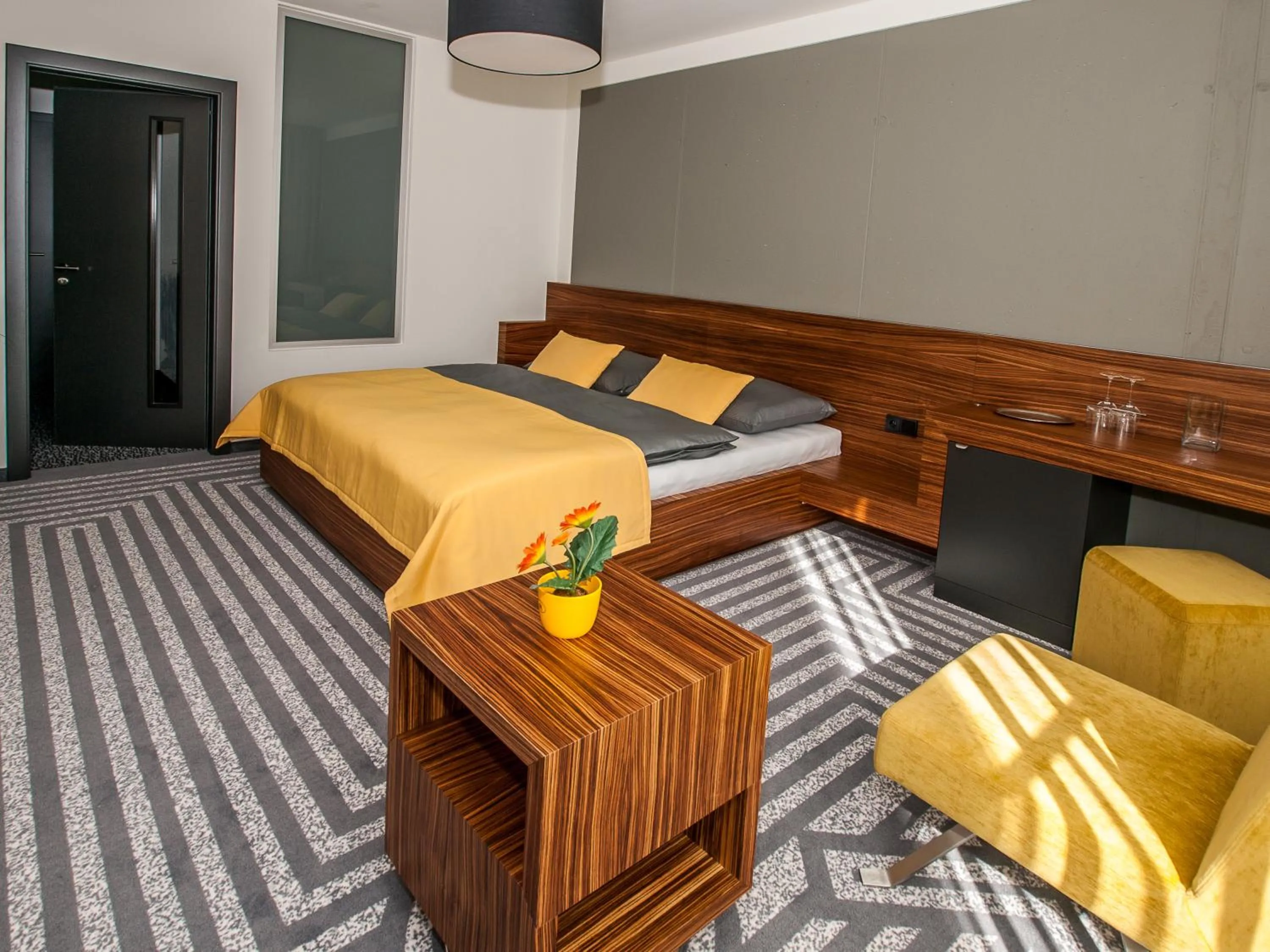 Photo of the whole room, Bed in Hotel 99