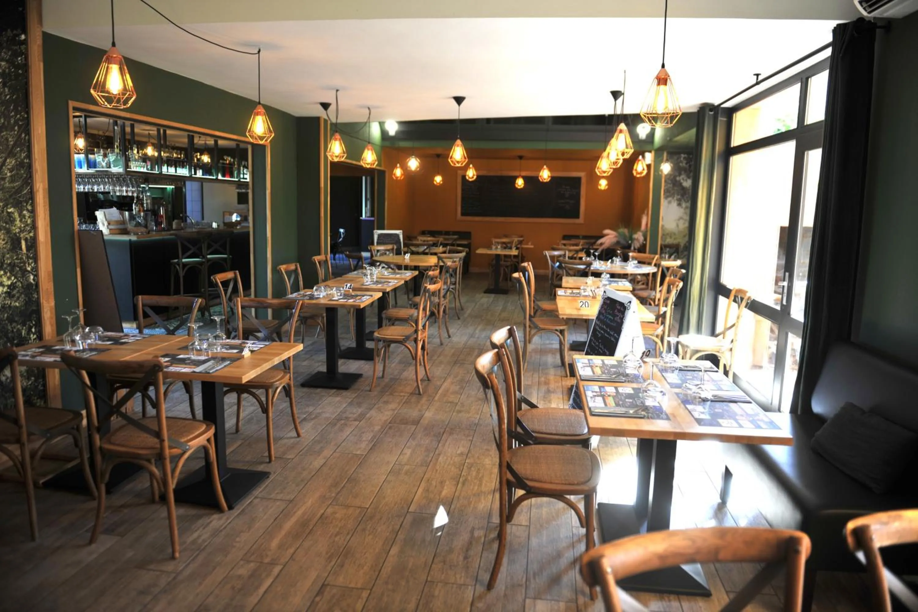 Restaurant/places to eat in HOTEL RESTAURANT CIRIUS