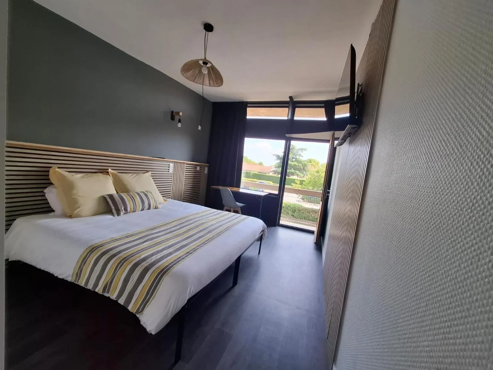 Photo of the whole room, Bed in HOTEL RESTAURANT CIRIUS