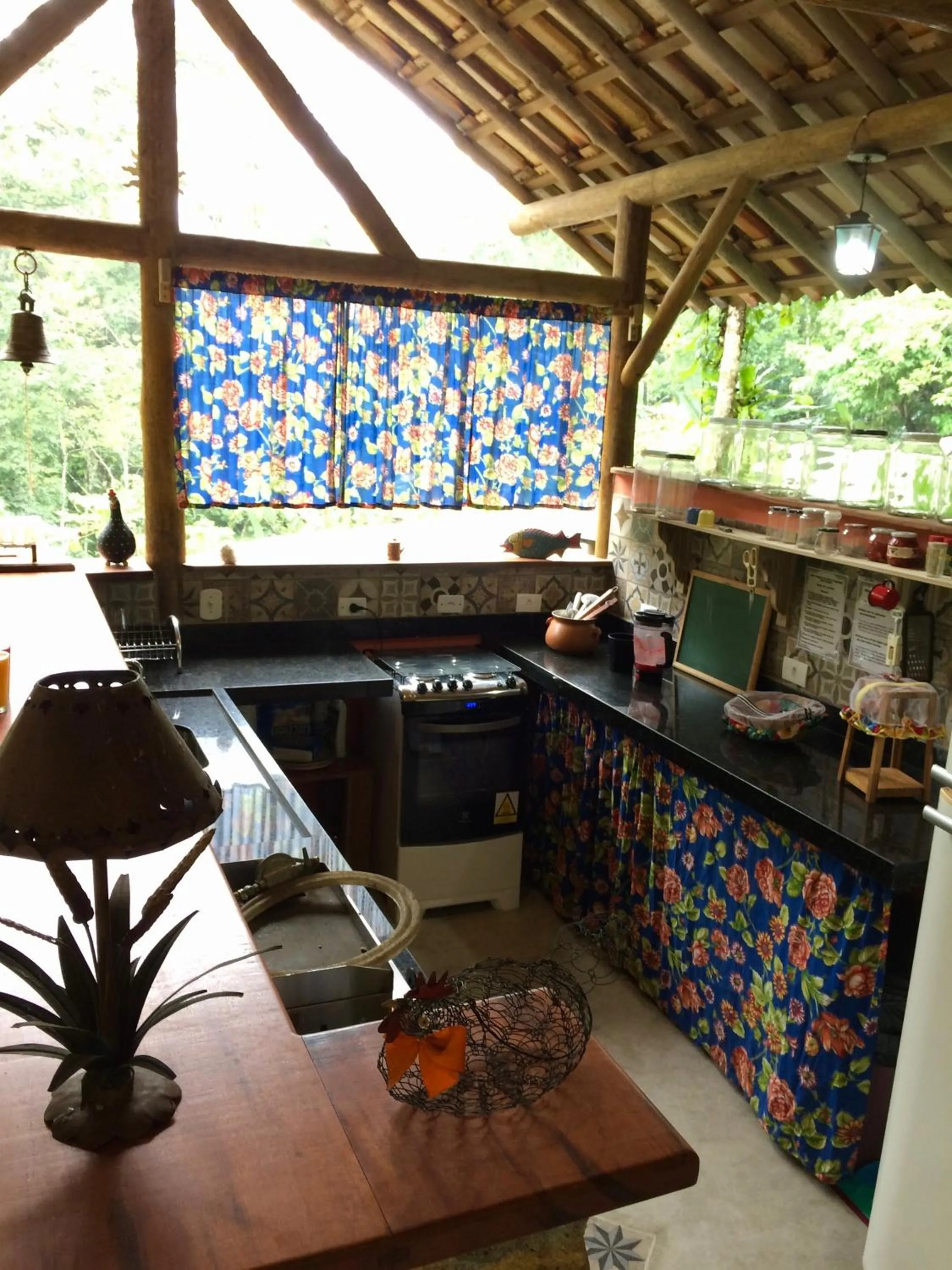 Kitchen or kitchenette in Eco Chalés Caminho das Águas