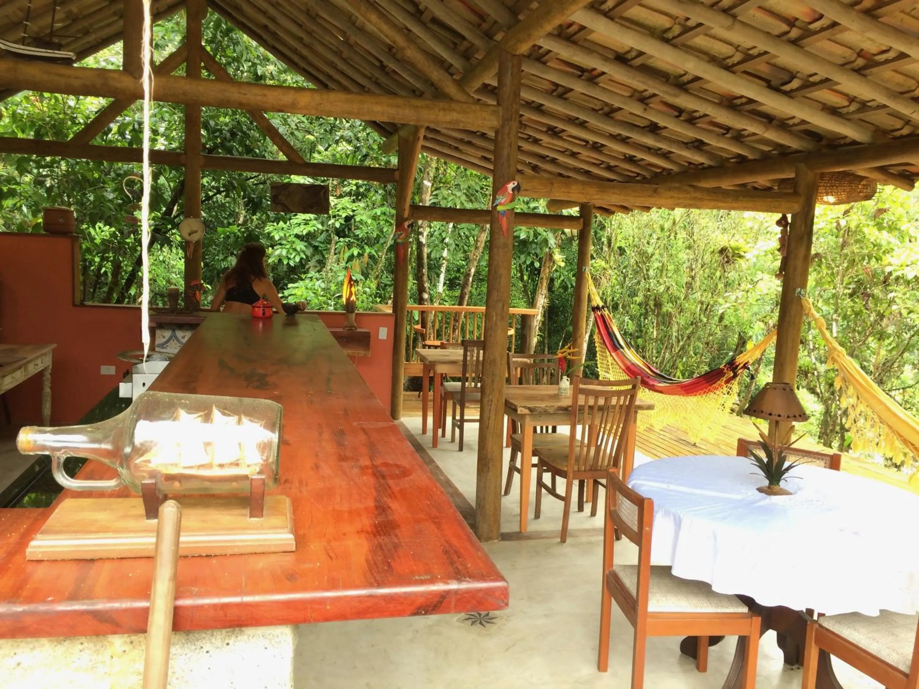 Communal kitchen in Eco Chalés Caminho das Águas