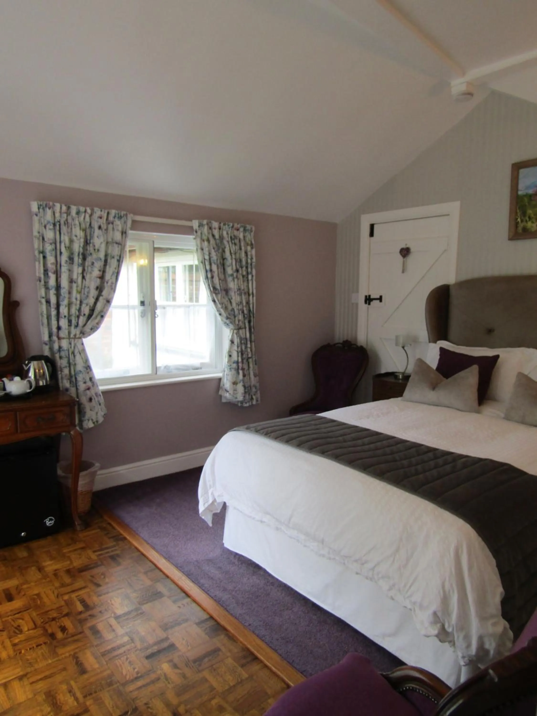 Bedroom, Bed in Frogs Hall B&B