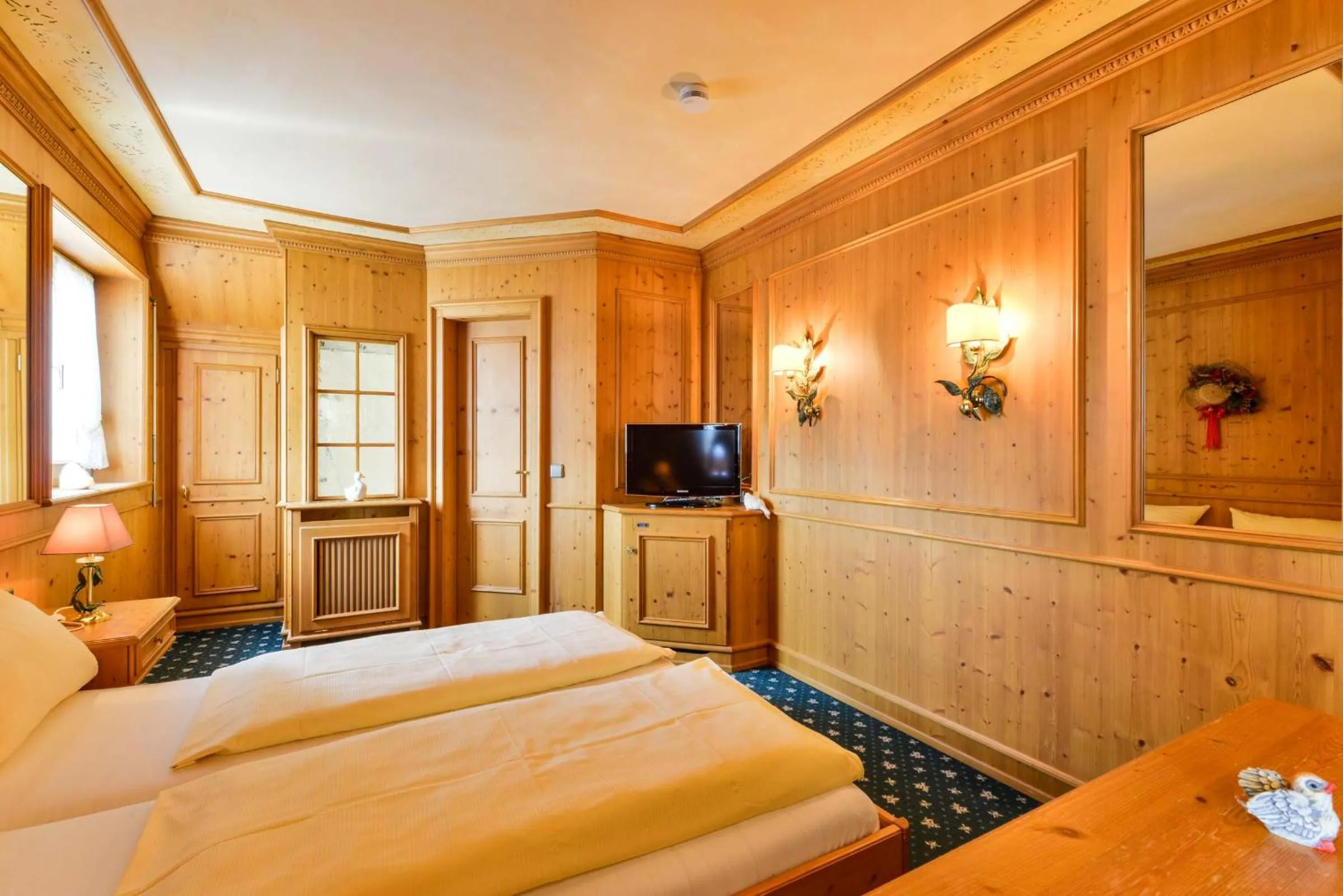 Photo of the whole room, Bed in Jauch's Löwen Hotel-Restaurant
