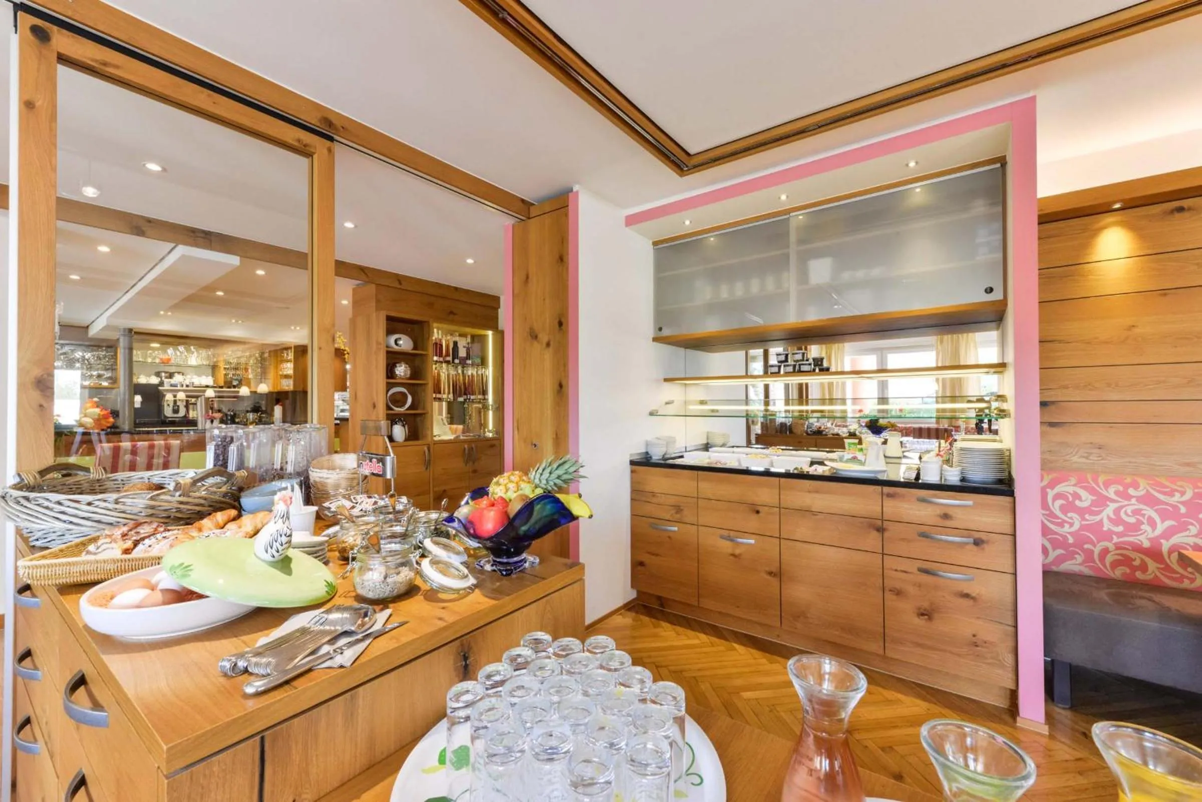 Buffet breakfast in Jauch's Löwen Hotel-Restaurant